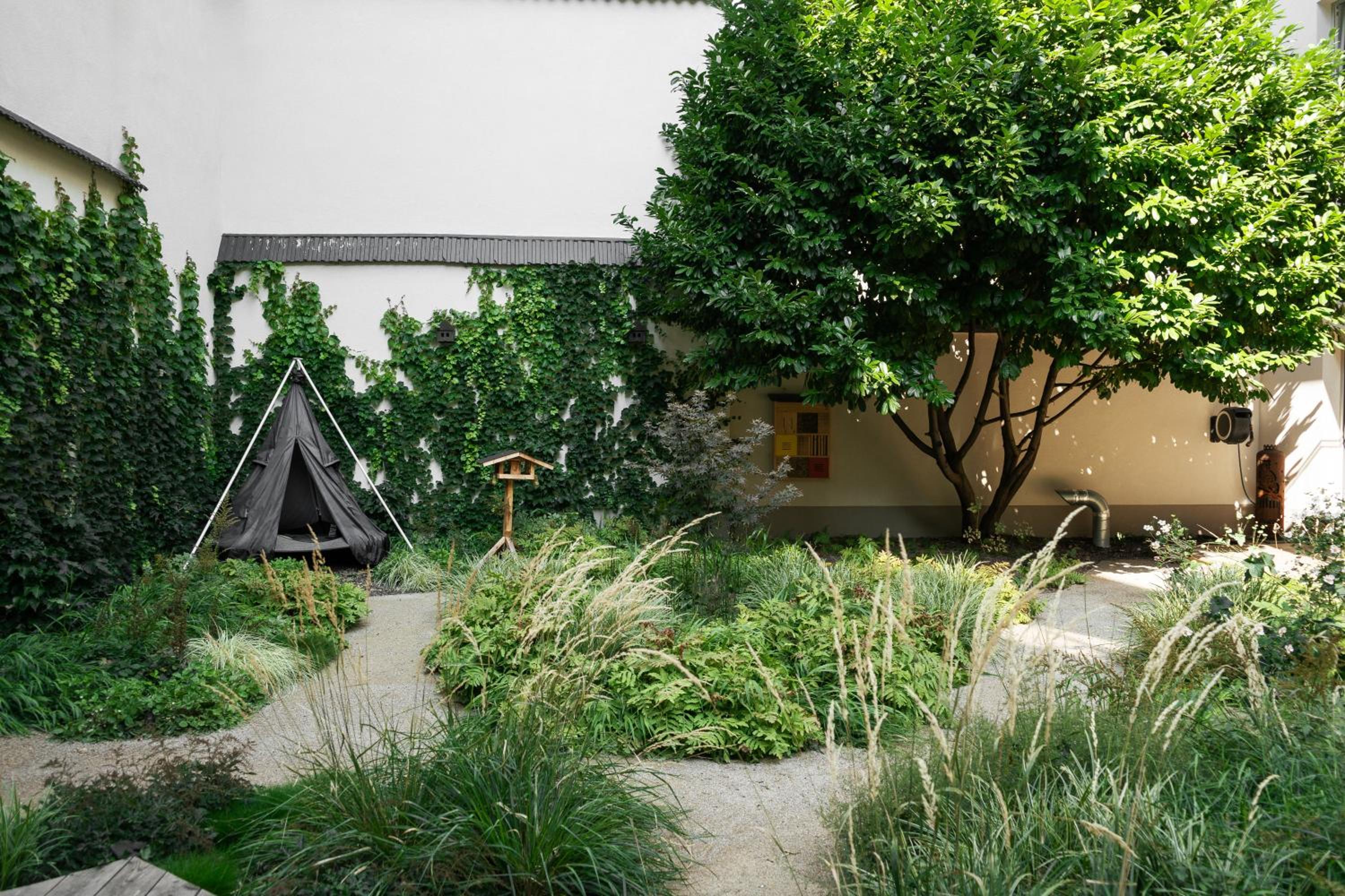 One Bedroom Apartment with Balcony 