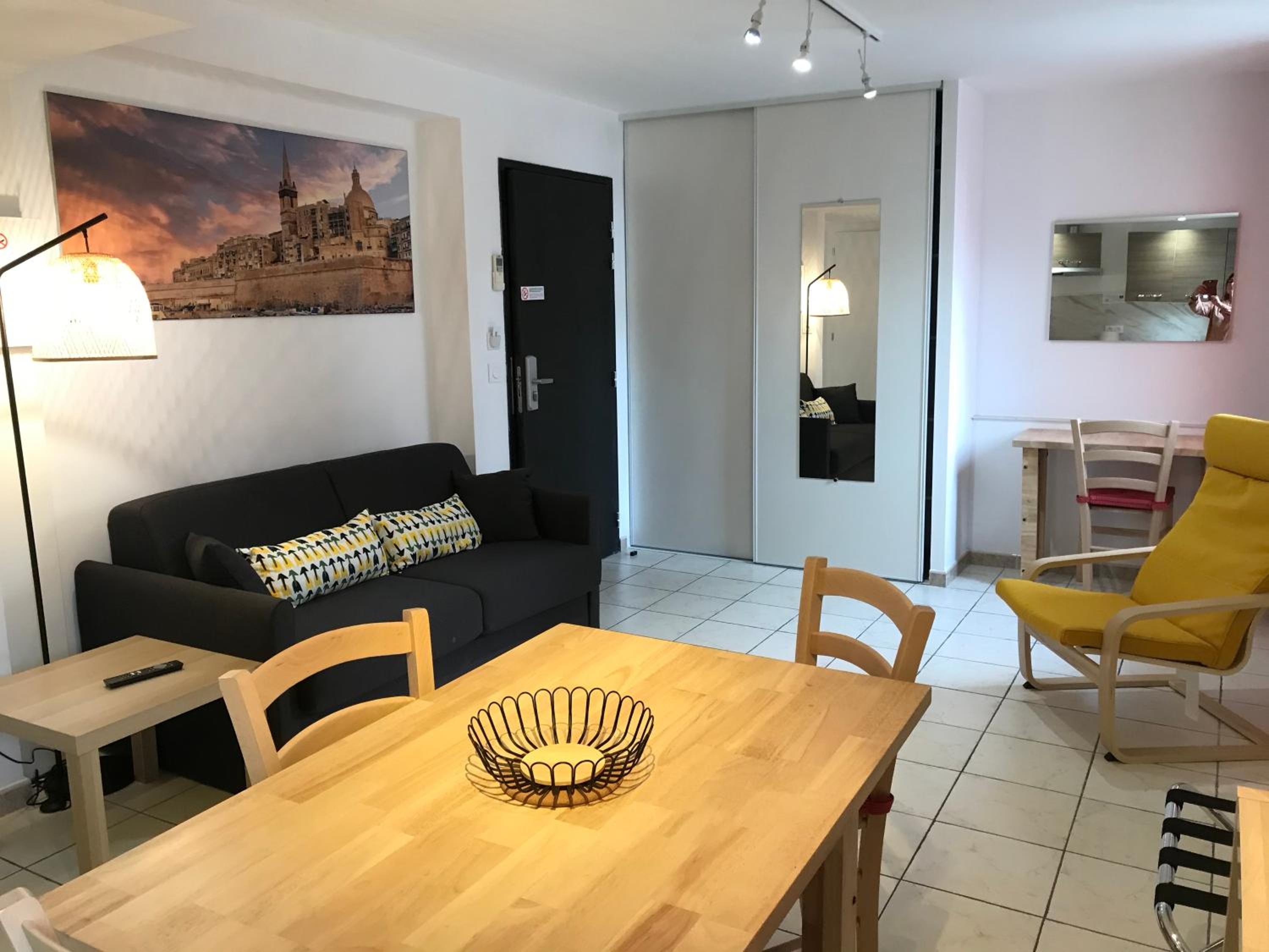 One-Bedroom Apartment with City View