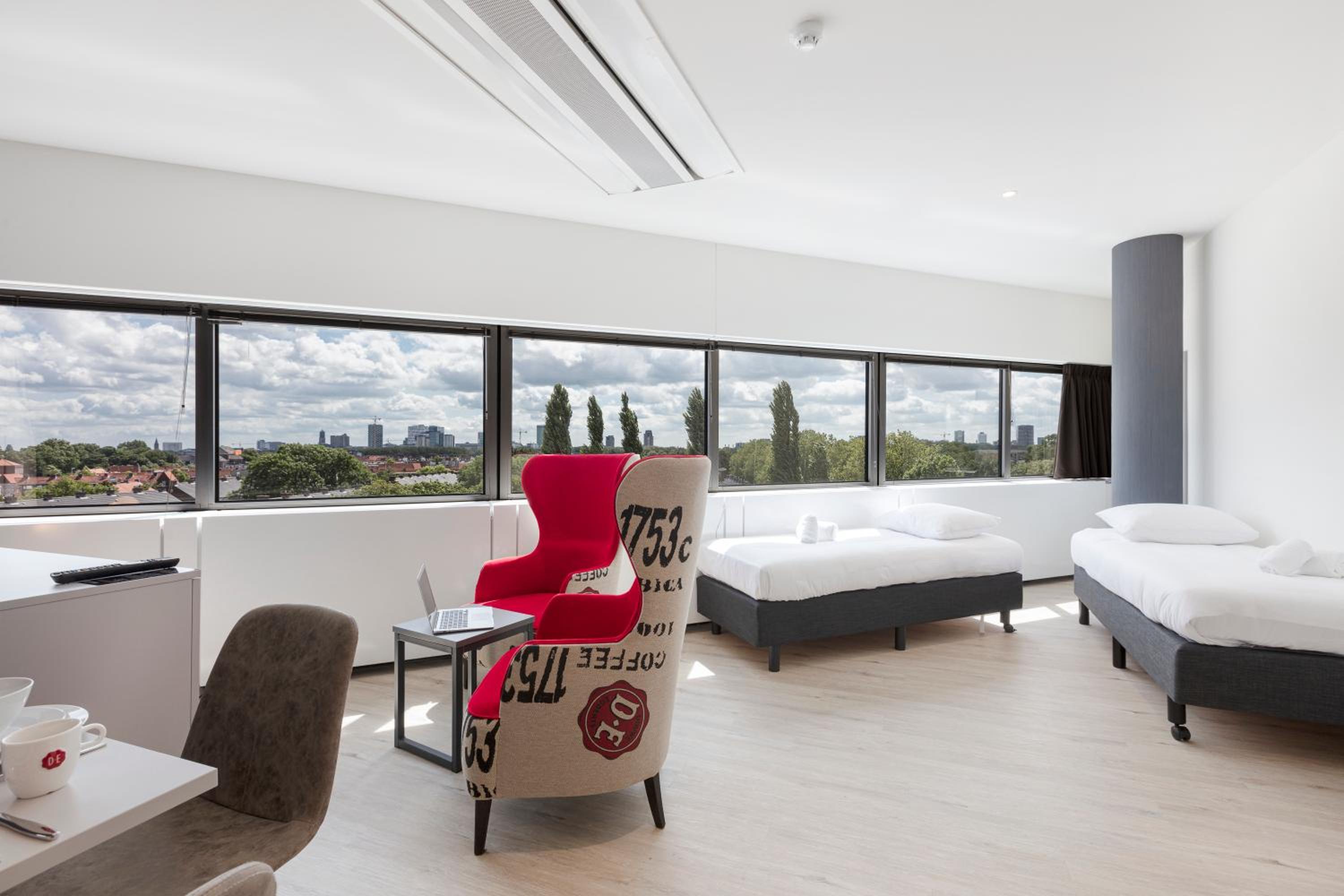 Deluxe Suite with Kitchen