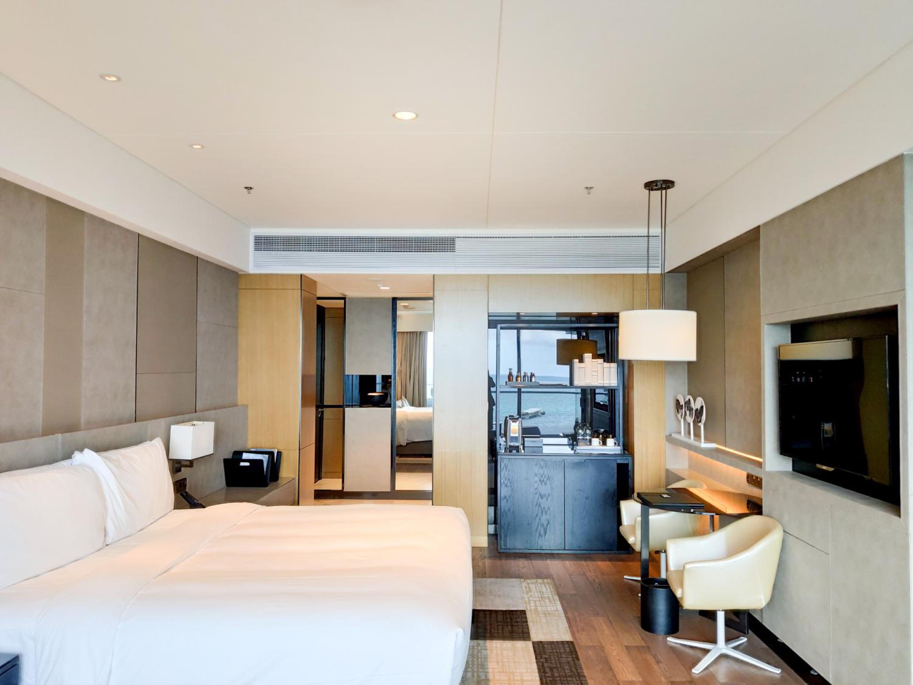 Elegant Ocean View Room ,1 King