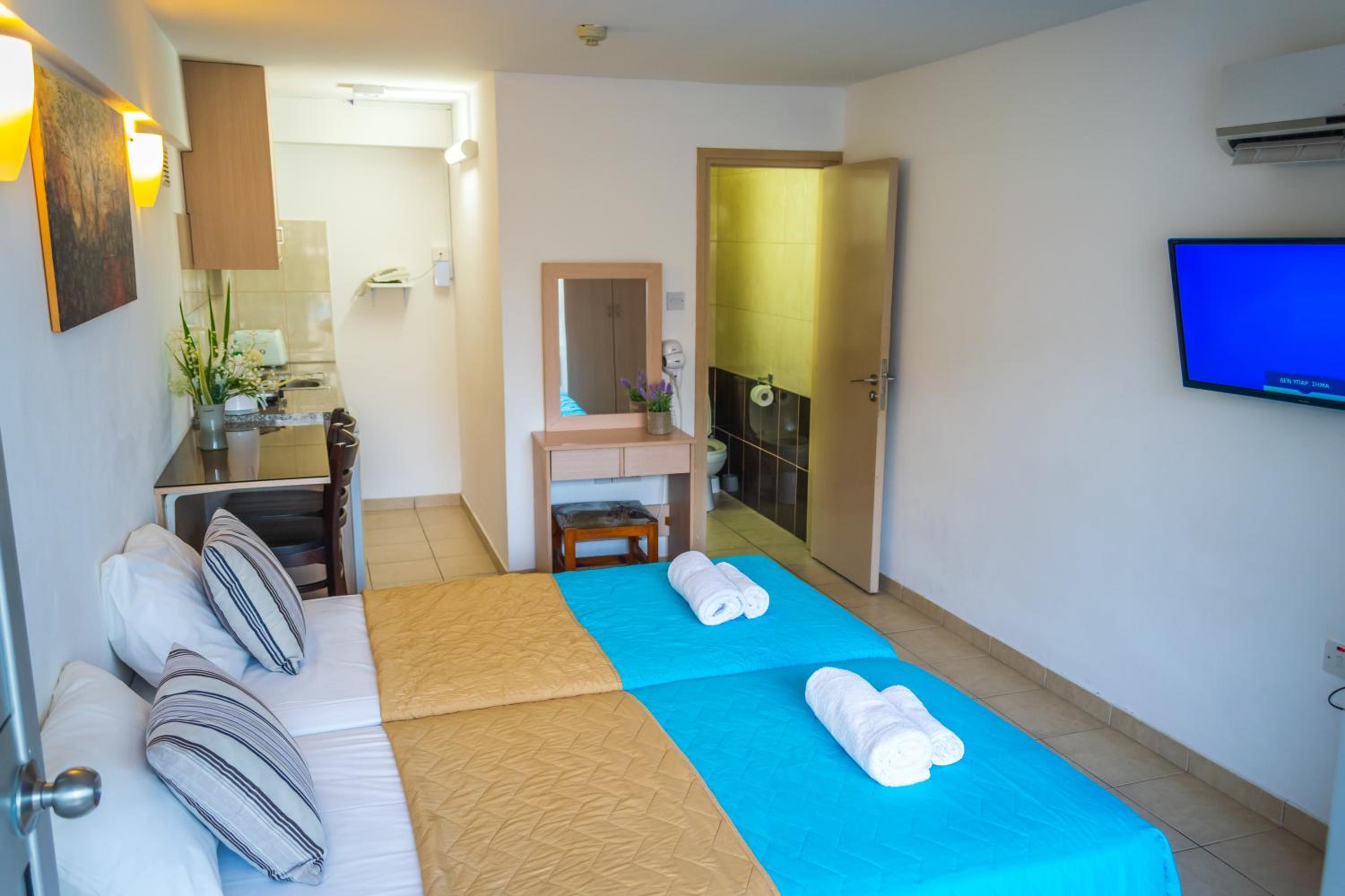 Studio with Pool View - Ground Floor