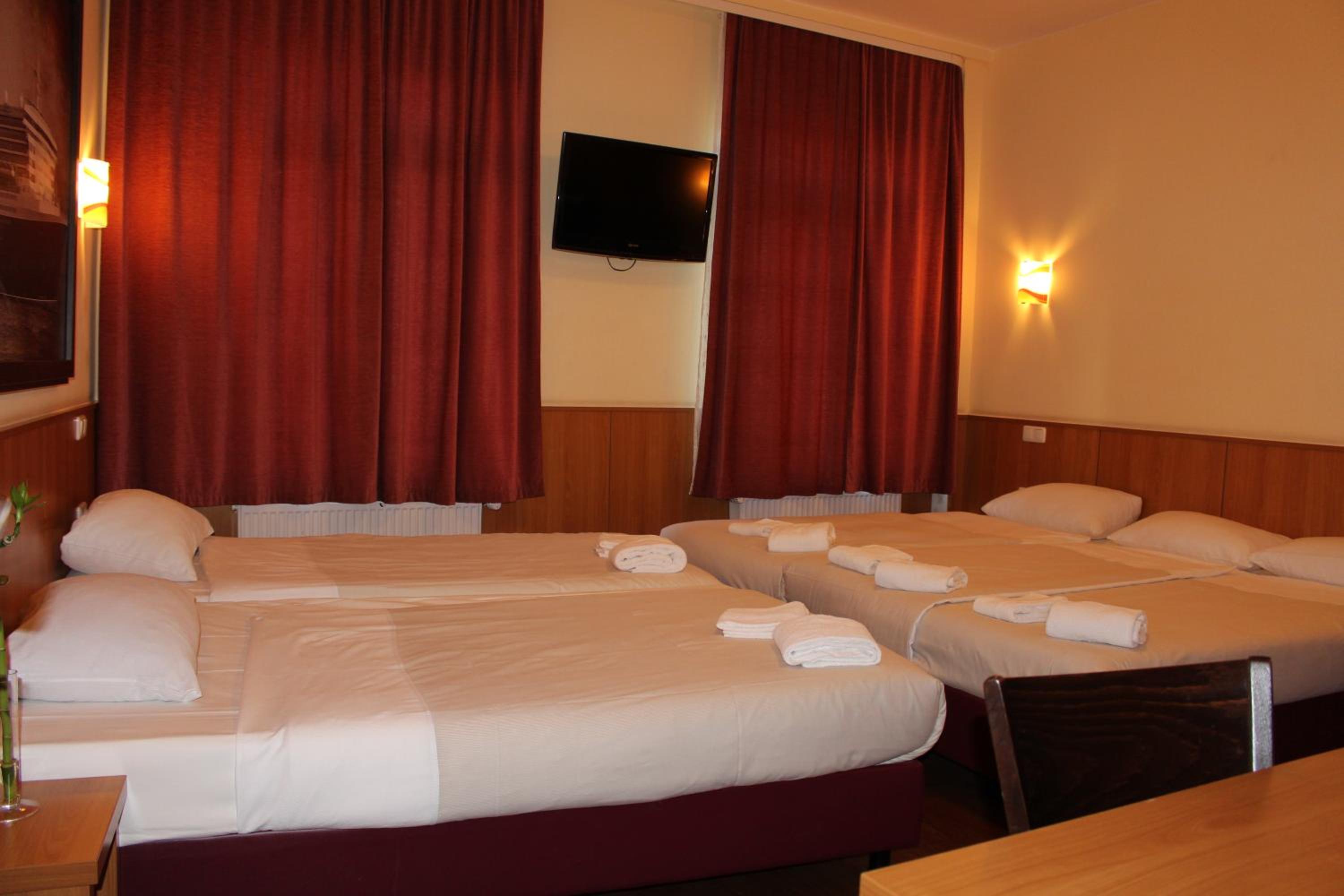 Family Room (4 Adults)