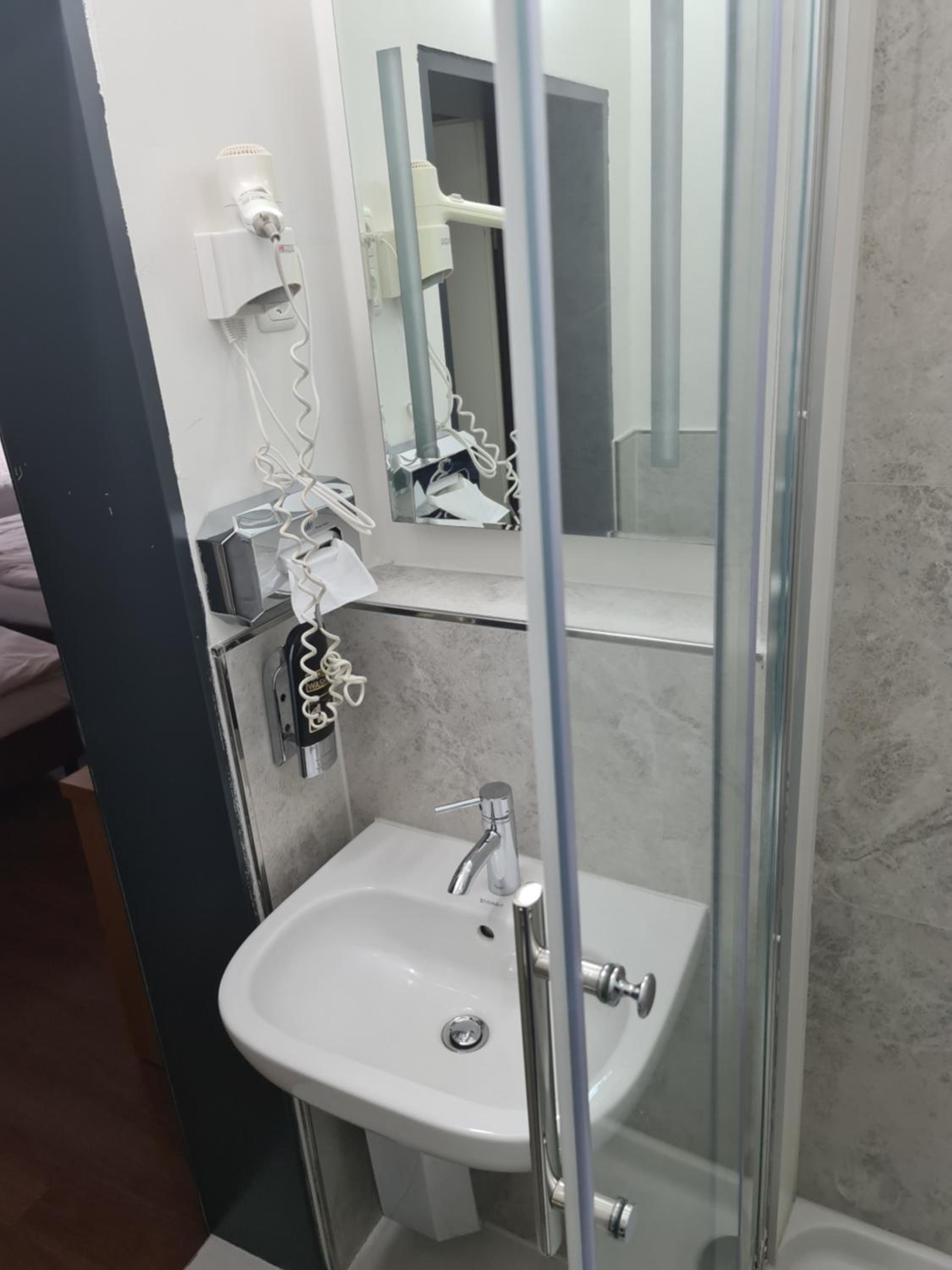 Quintuple Room (5 Adults)