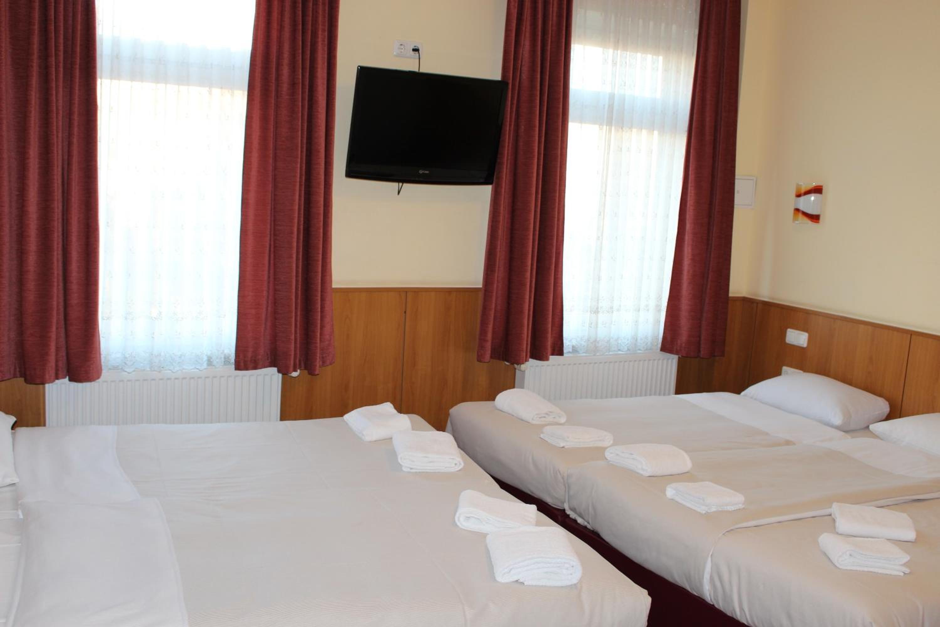 Quintuple Room (5 Adults)