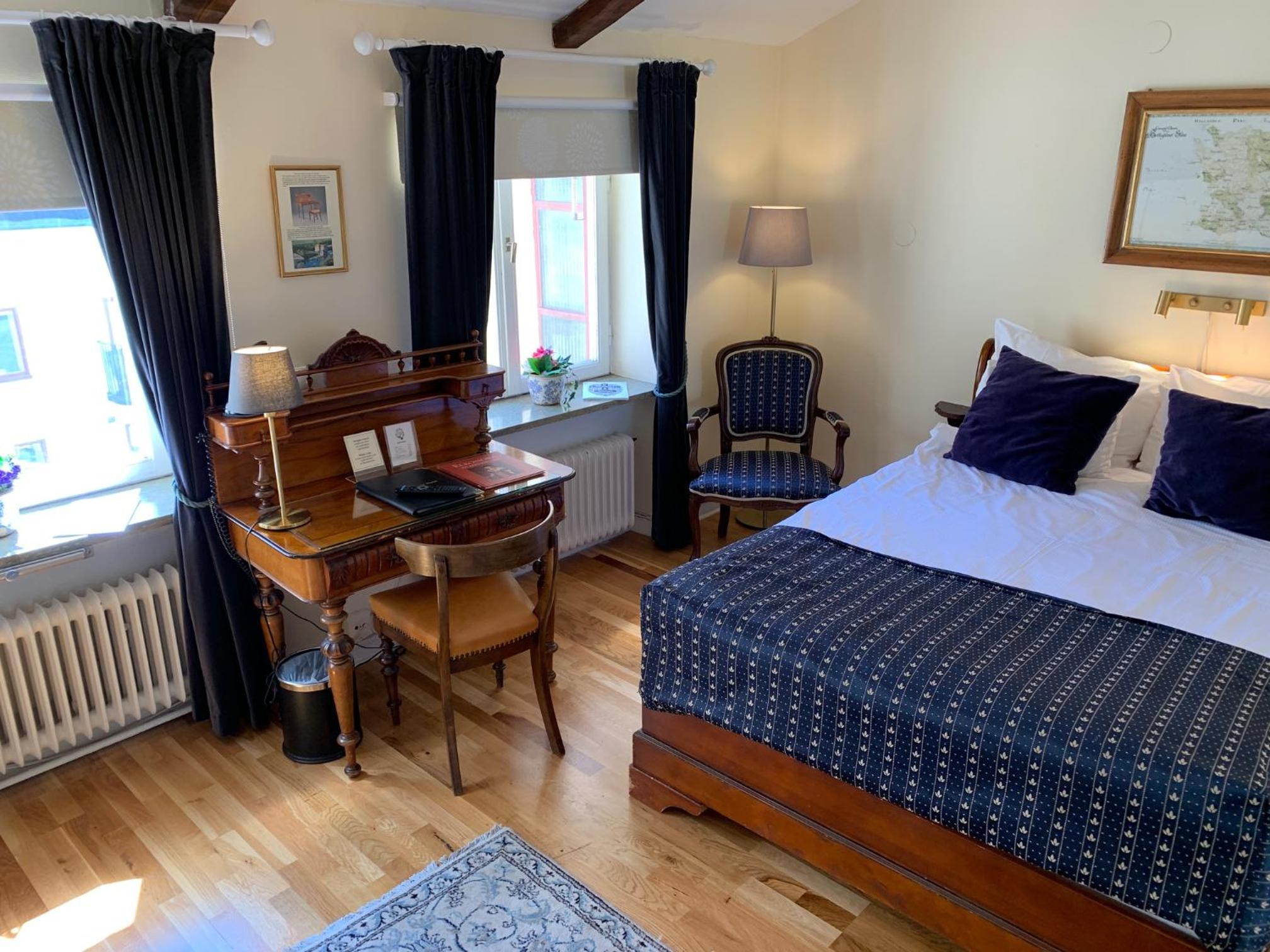 Small Double Room (55 in bed)