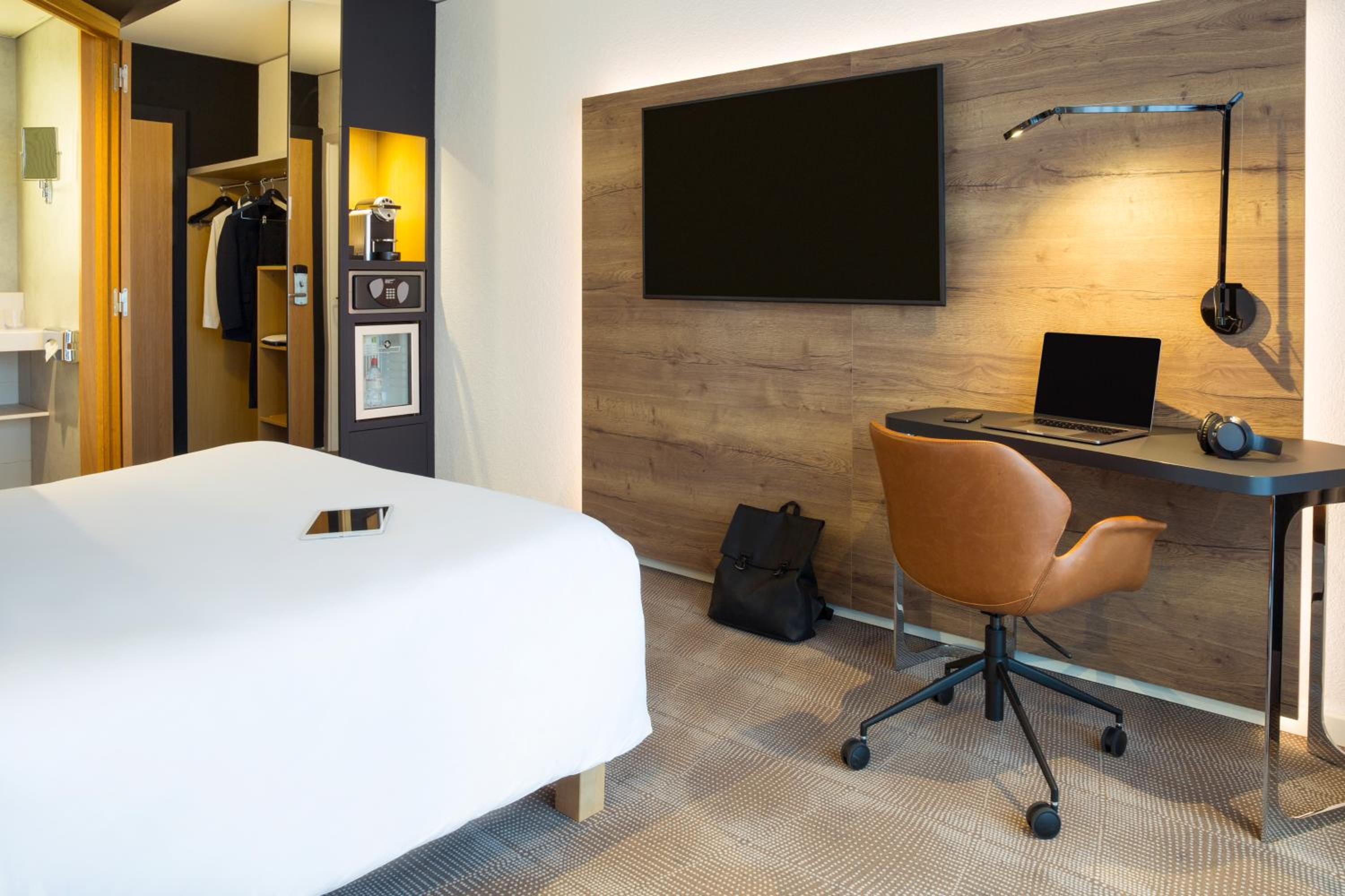 Executive Room with 1 Queen-Size Bed and balcony