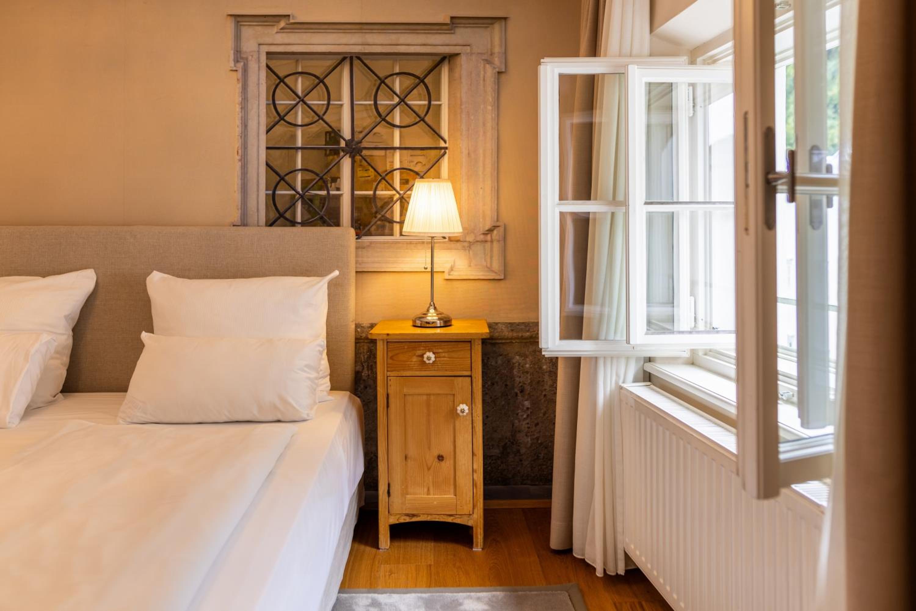 Double Room (1 Adult)