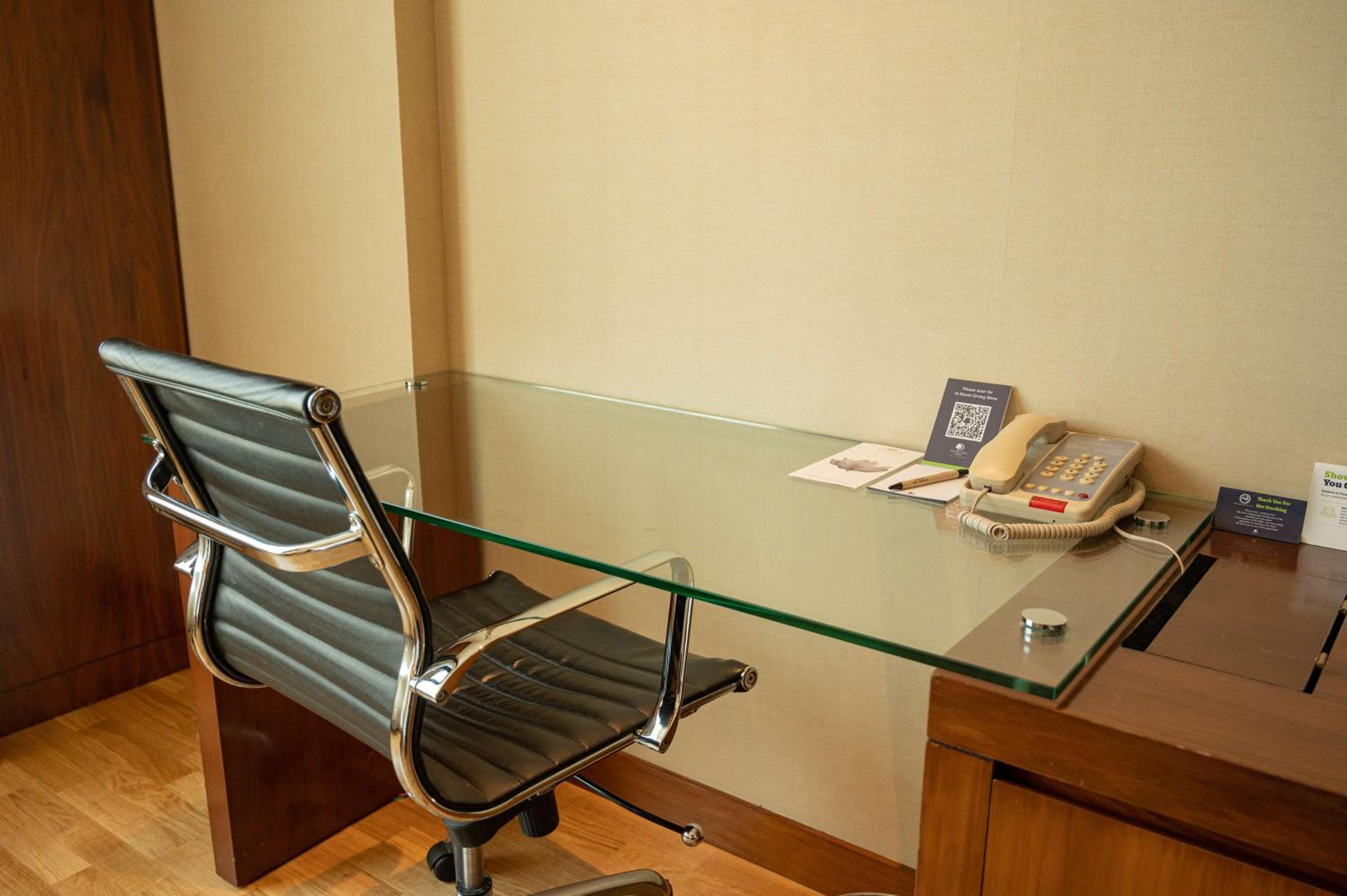 Hilton Guest Room Queen Bed