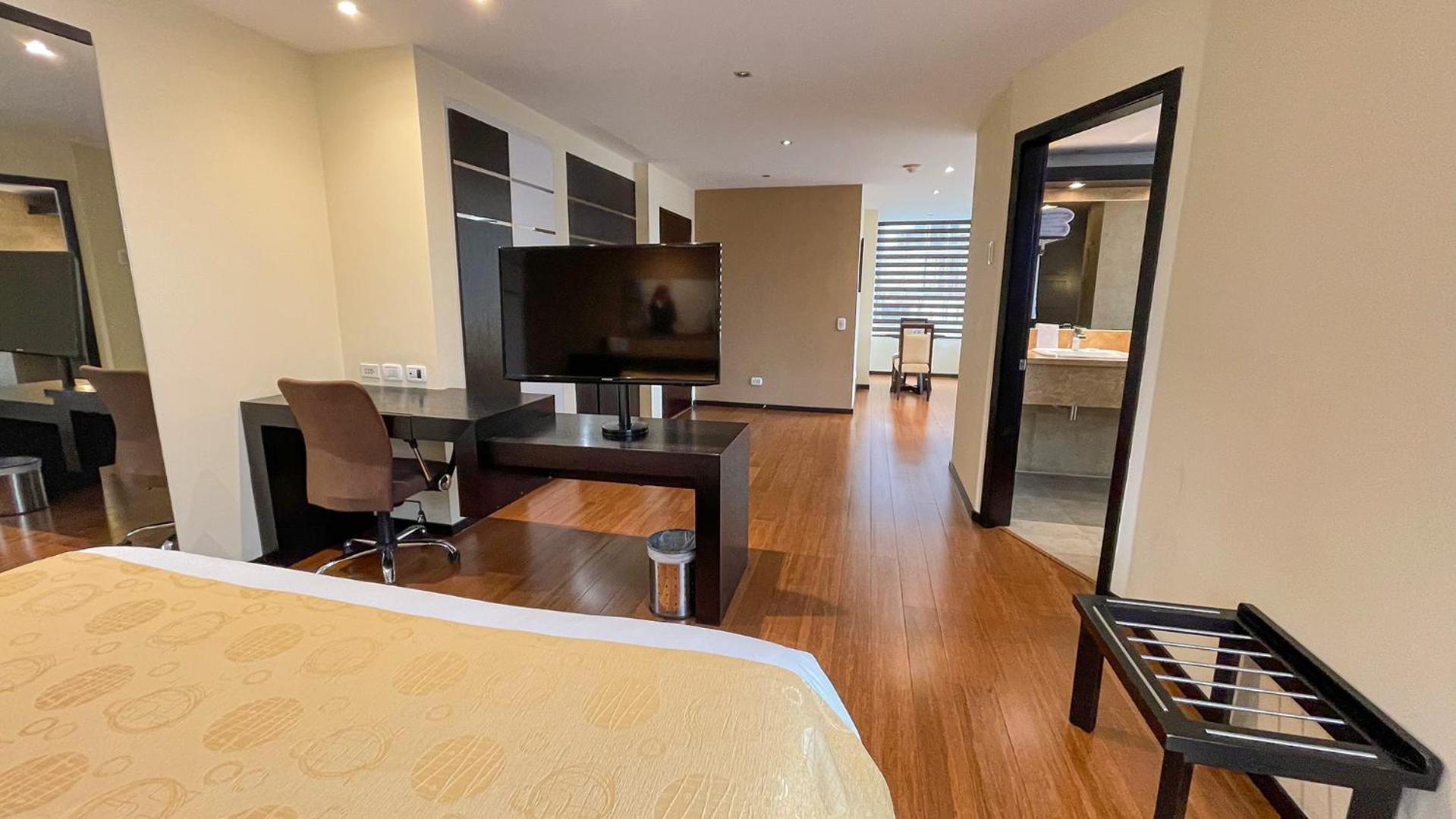 Deluxe King Suite