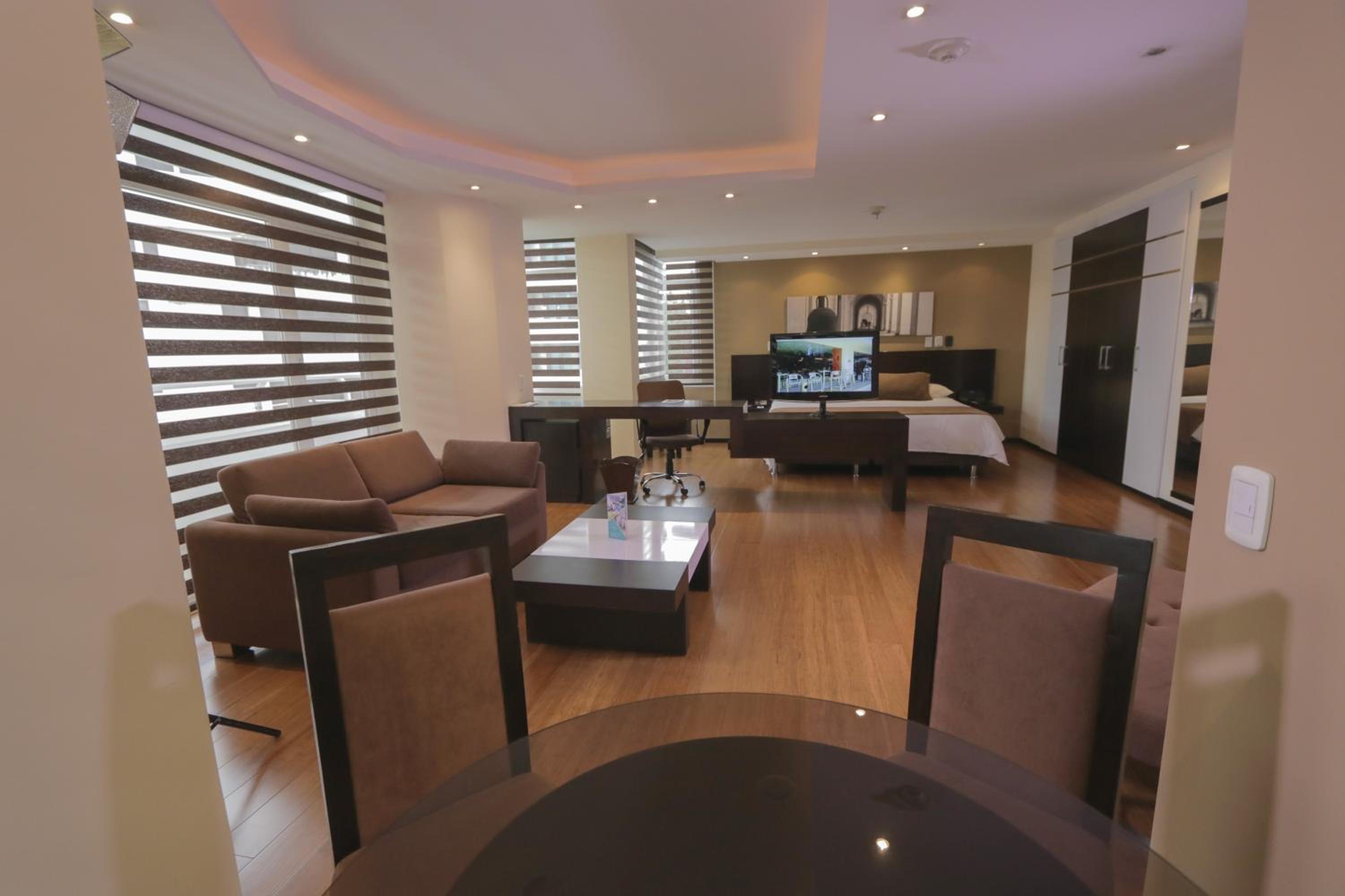 Deluxe King Suite