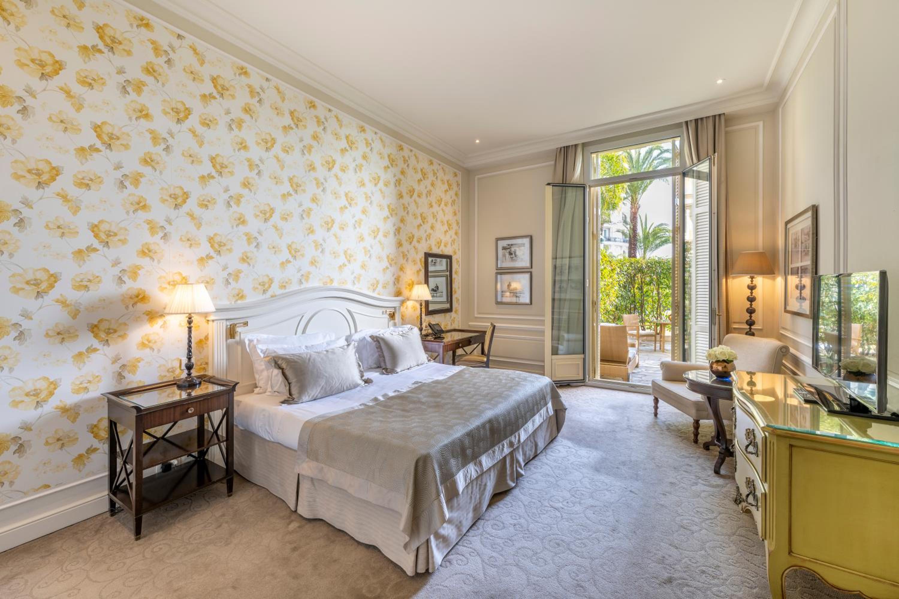 Deluxe Double Room - City or Courtyard View