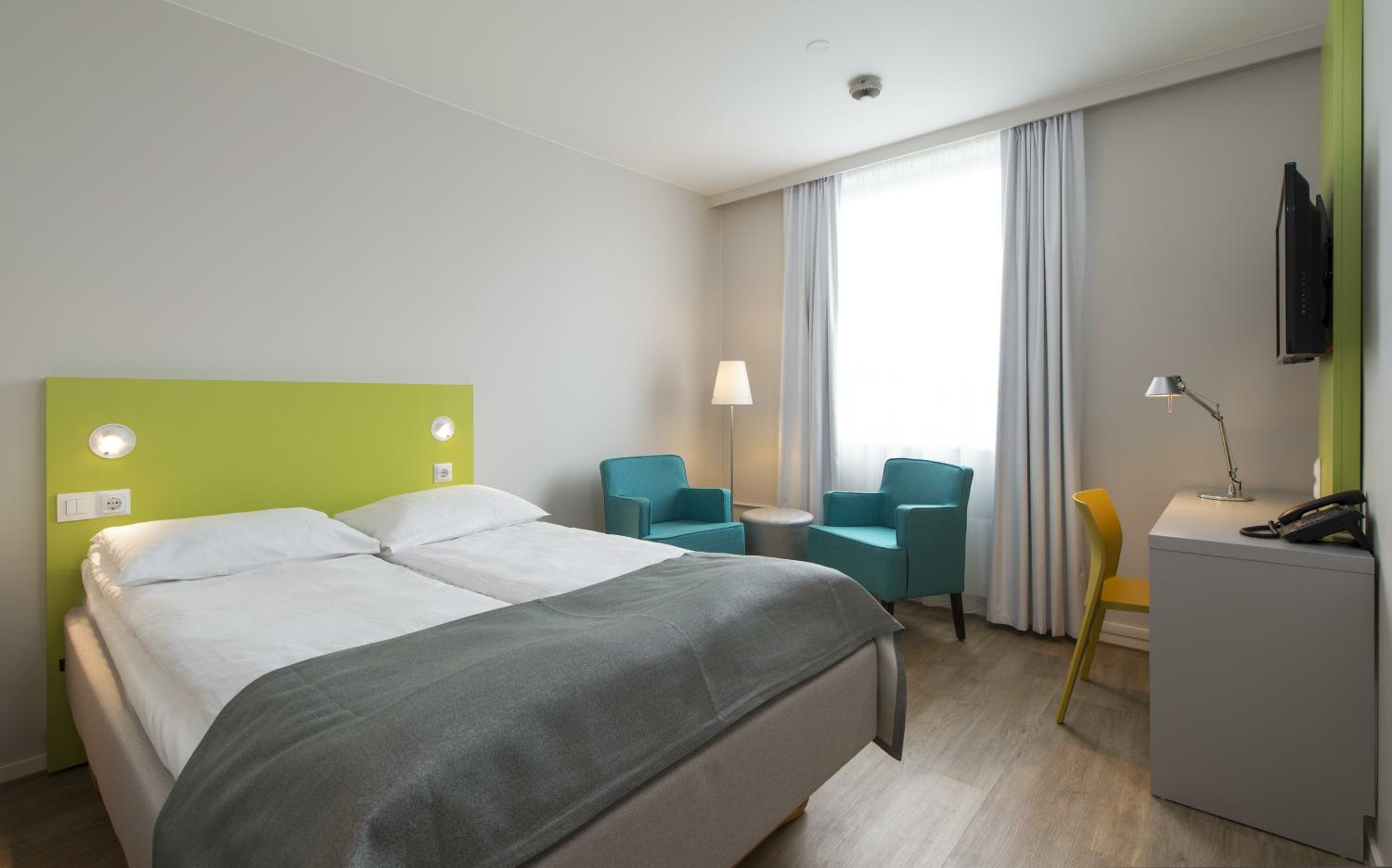 Standard Double Room, double bed 63 in