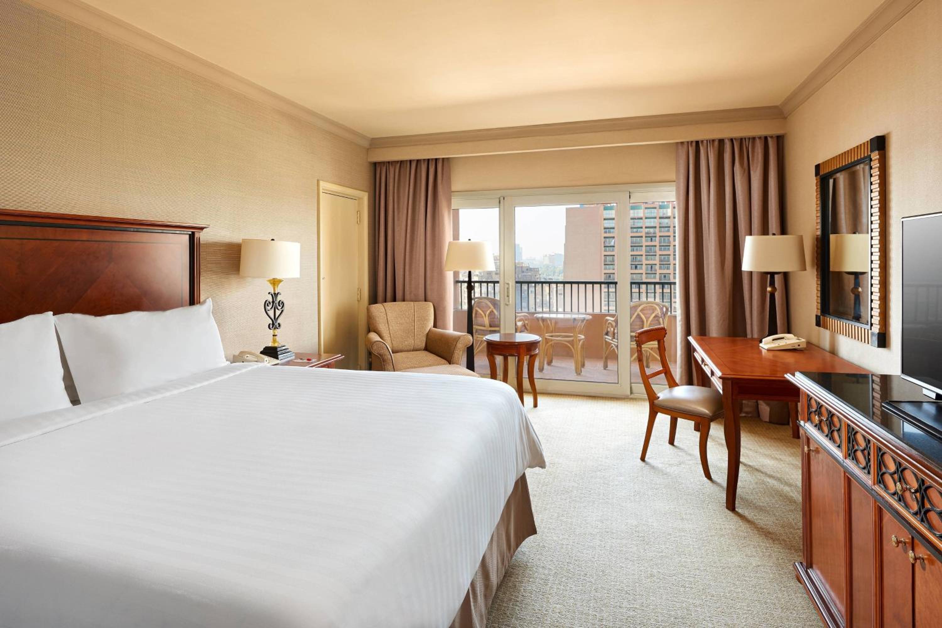 Deluxe Room, 1 King, Balcony