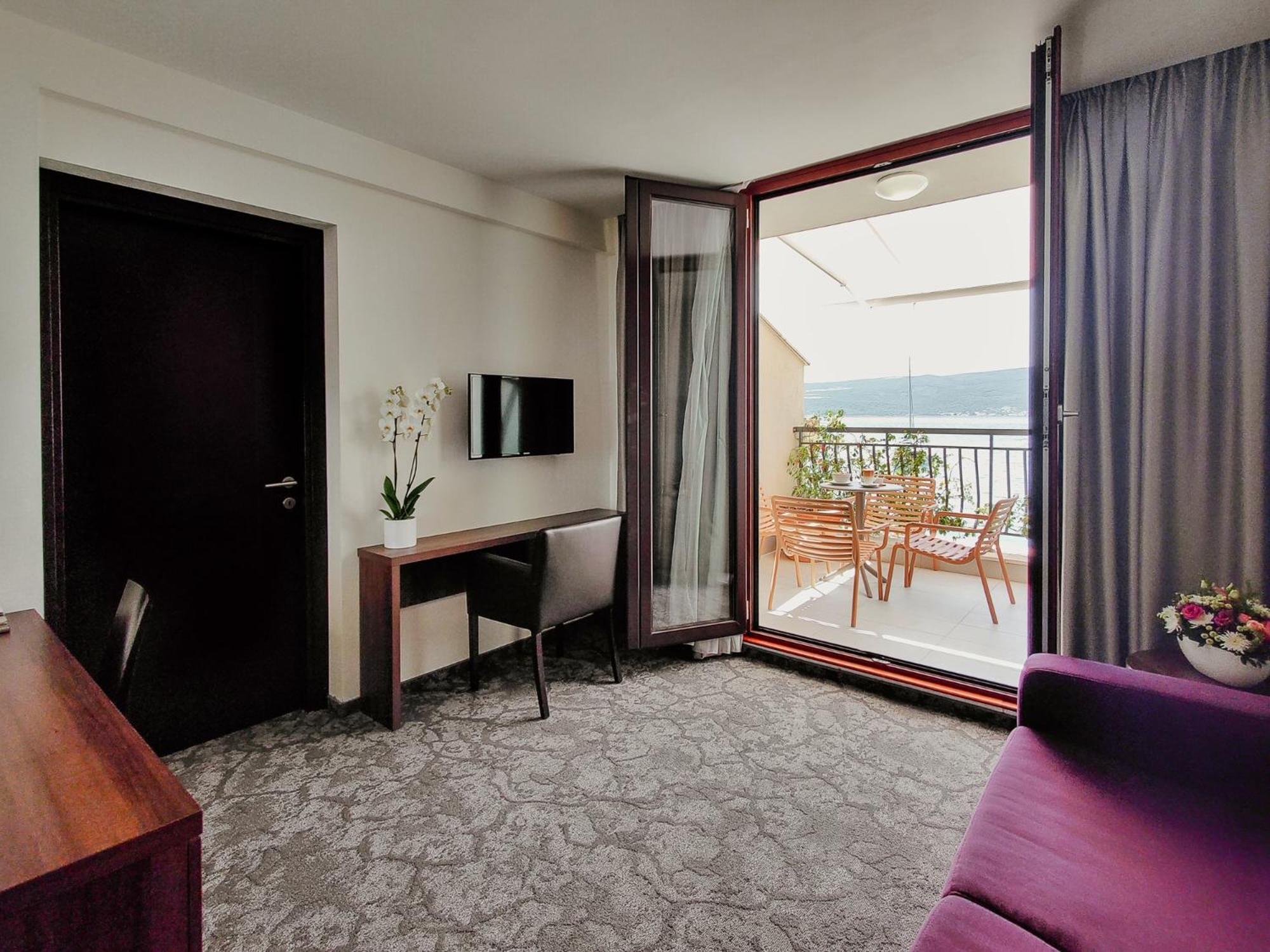 Two-Bedroom Suite with Terrace and Sea View