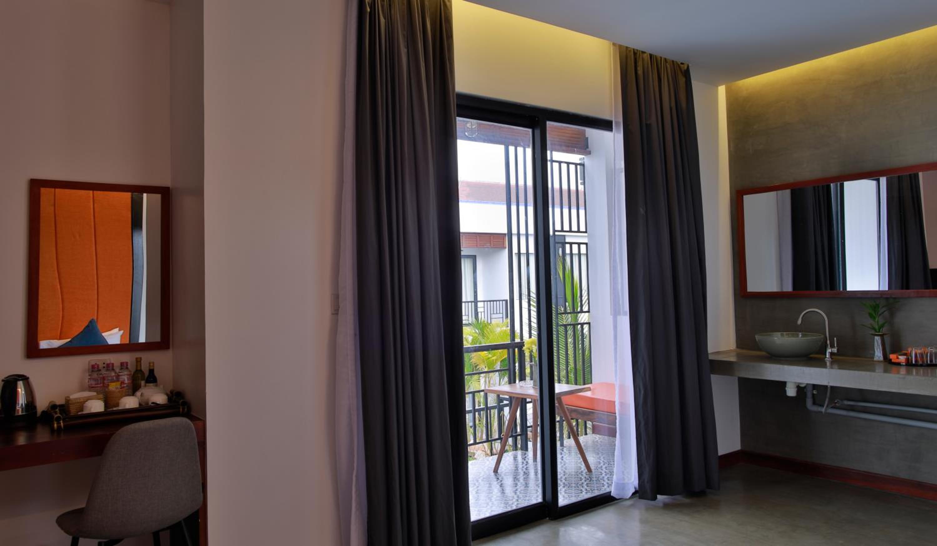 Family Deluxe With Balcony Pool View @ Free Pickup 