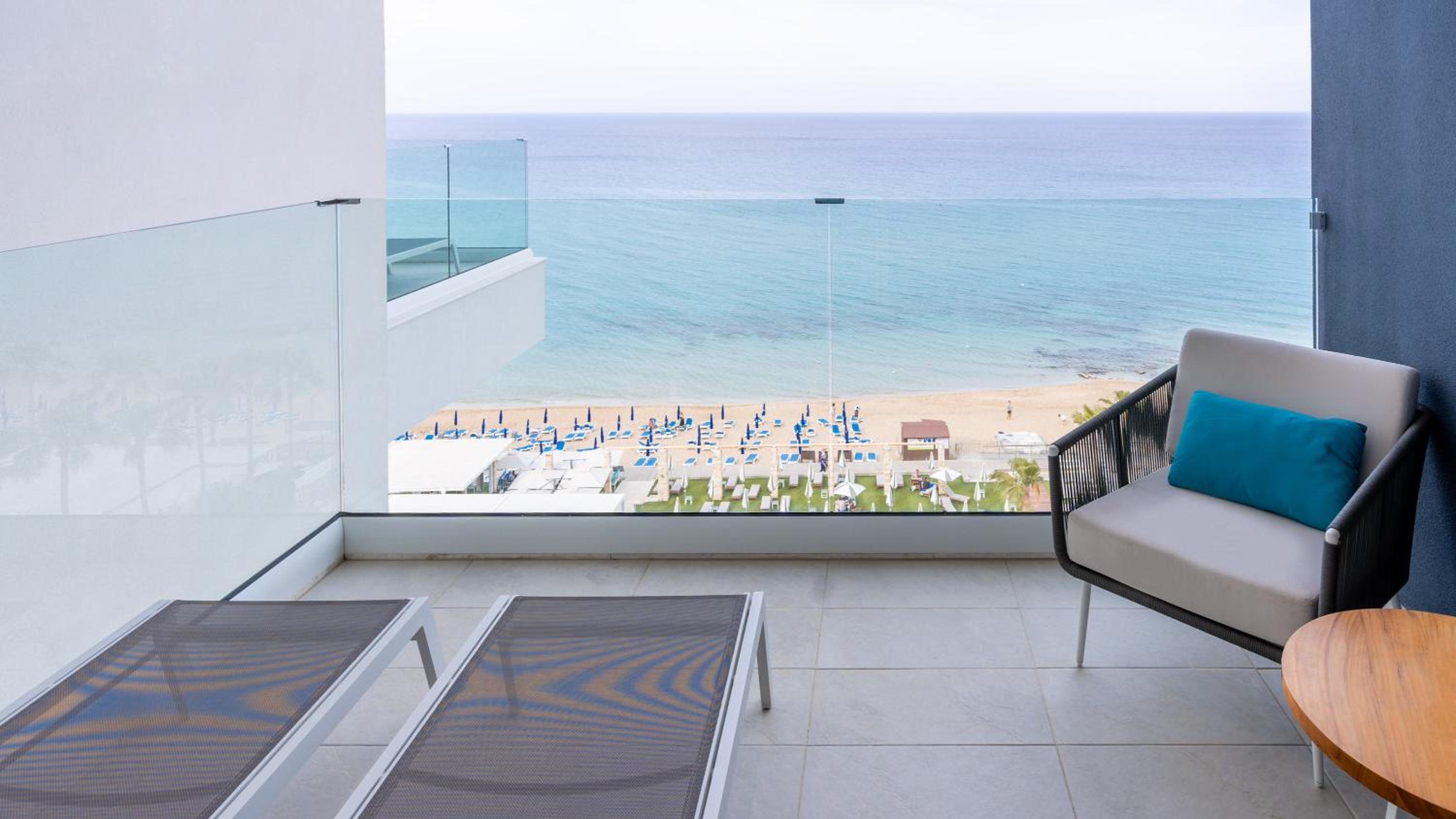 Front Sea View Deluxe Suite 