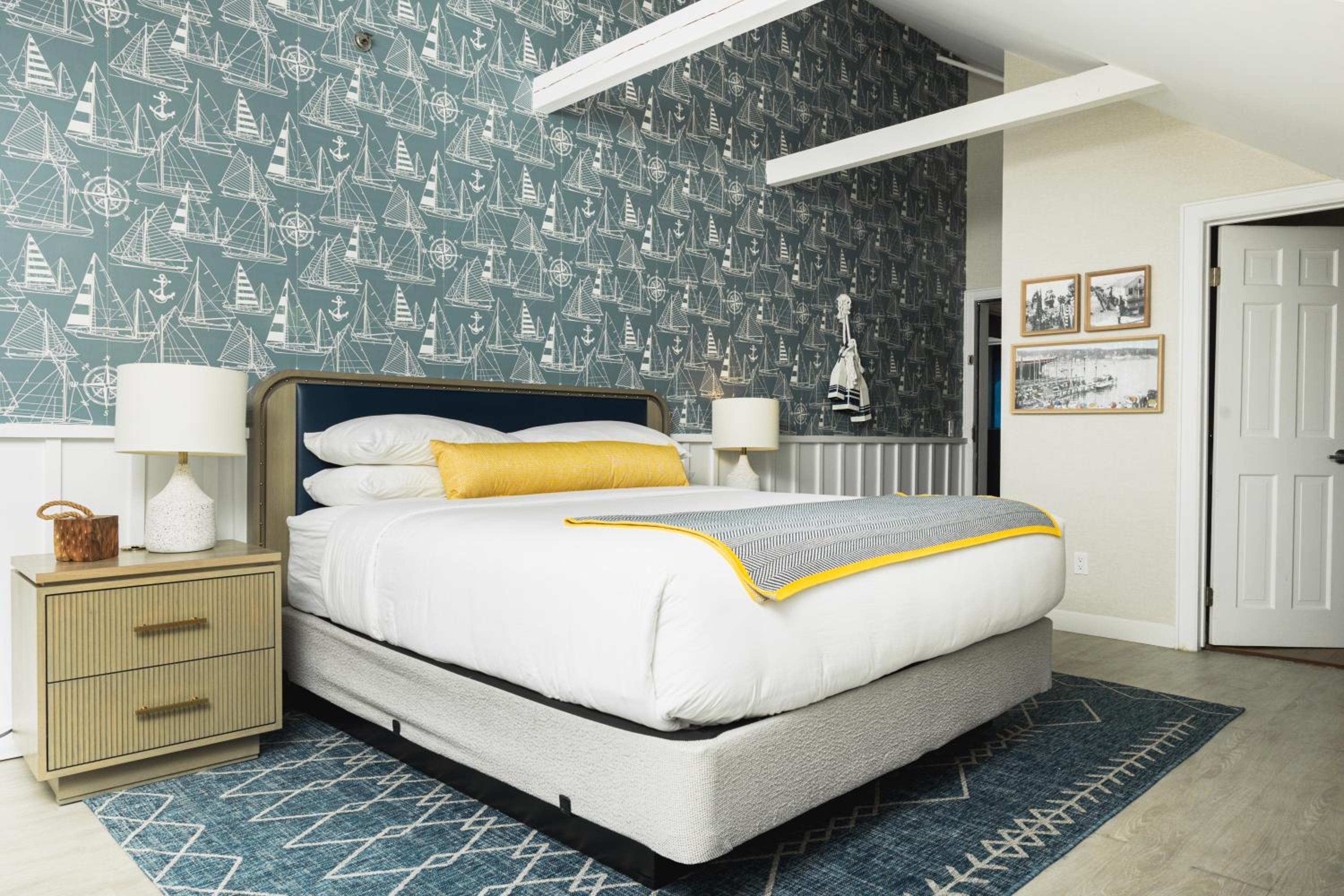 King Room with Water View - Non Smoking