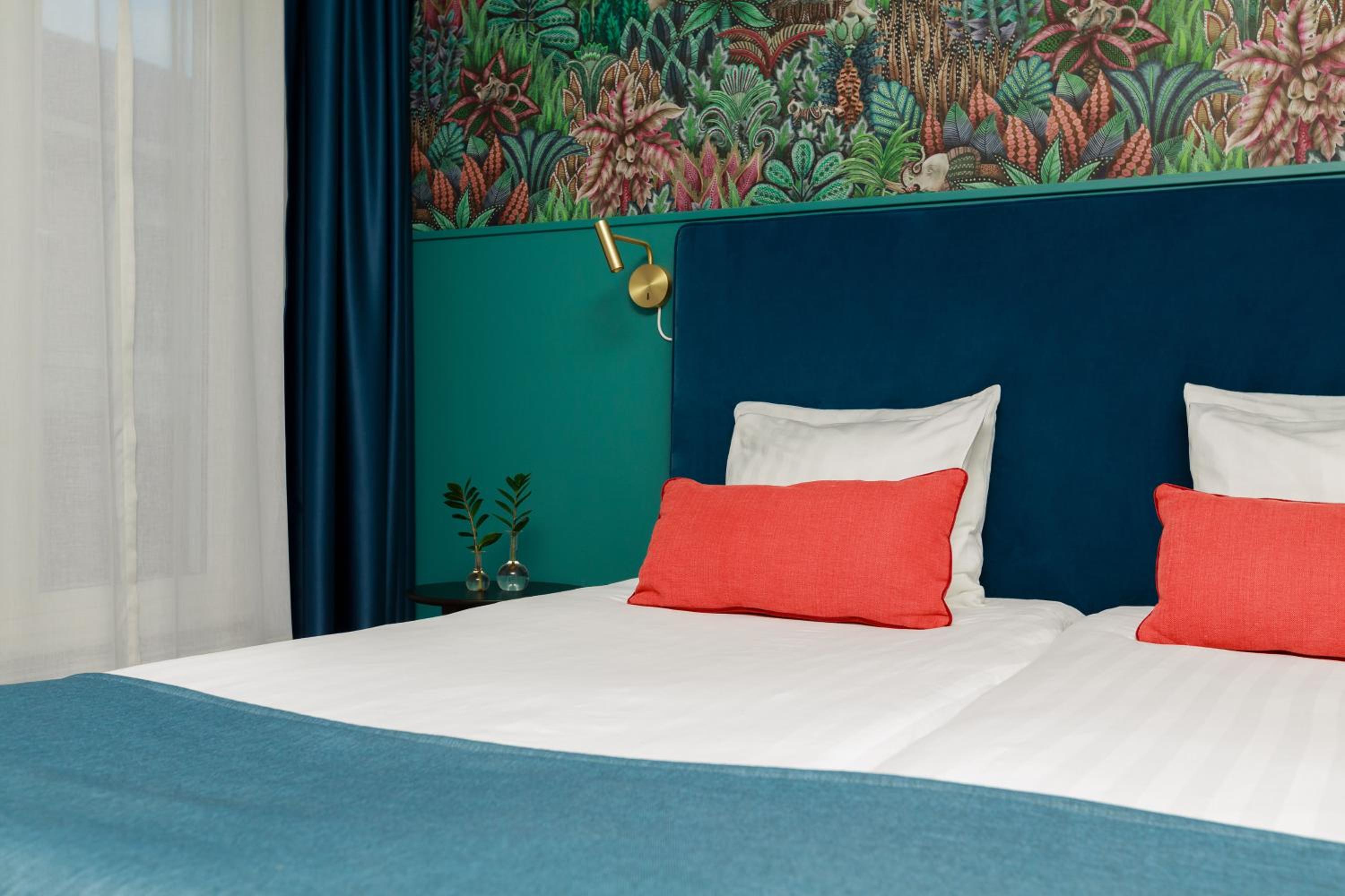 Deluxe King Room - Non-Smoking