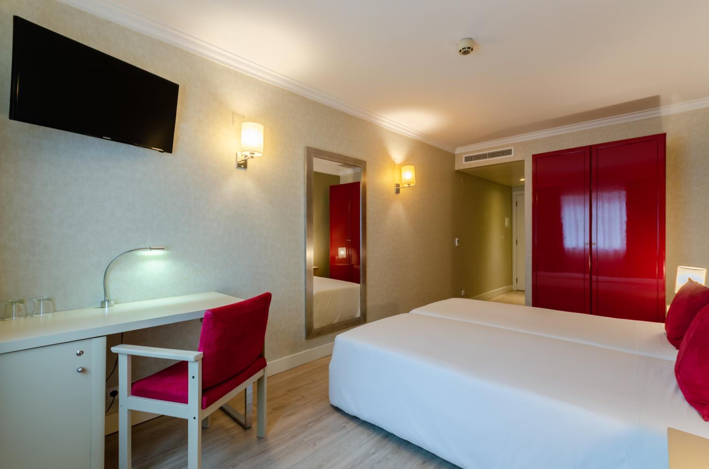 Double or Twin Room (2 Adults + 1 Child)