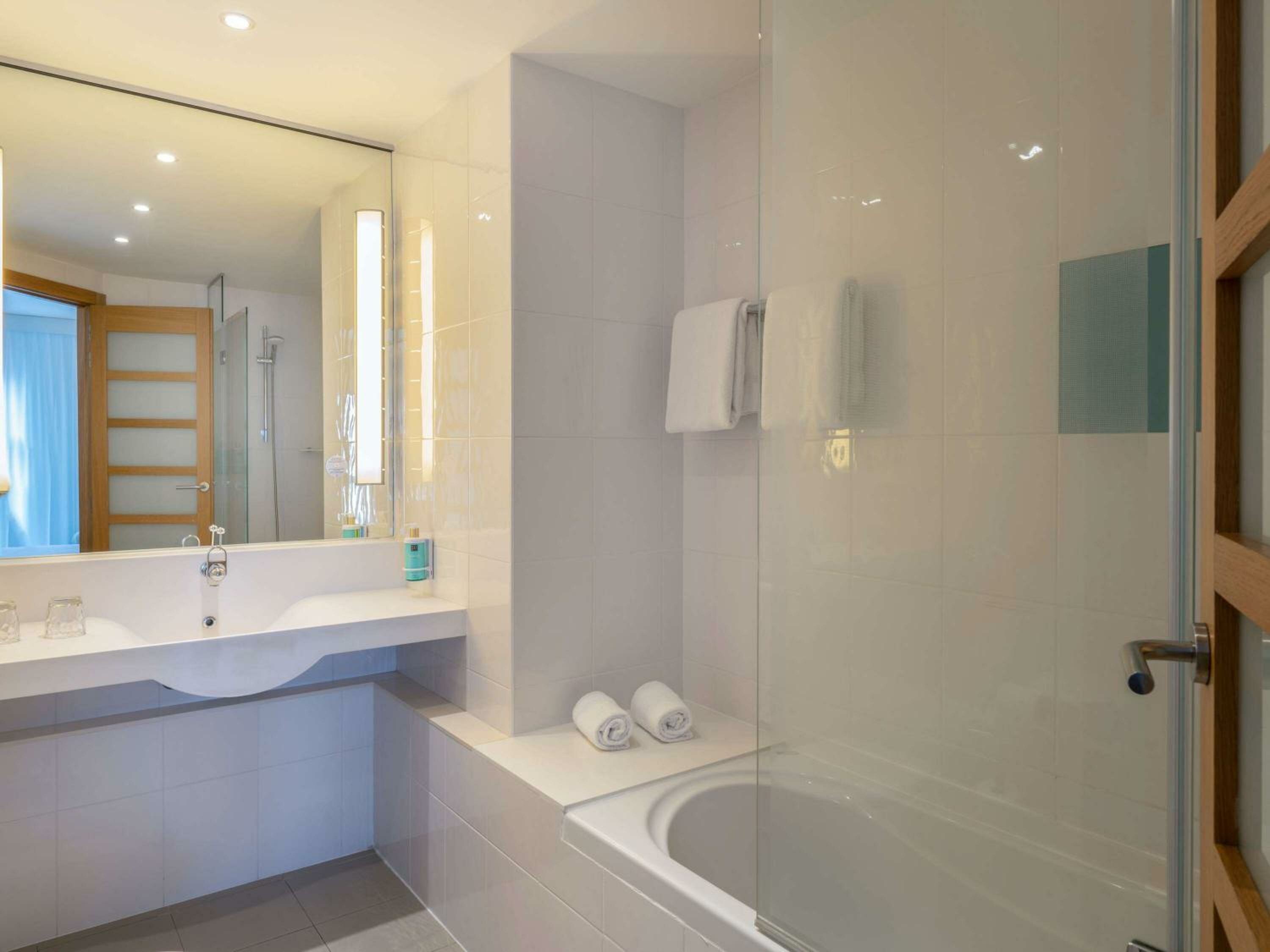 Family Room with City View 