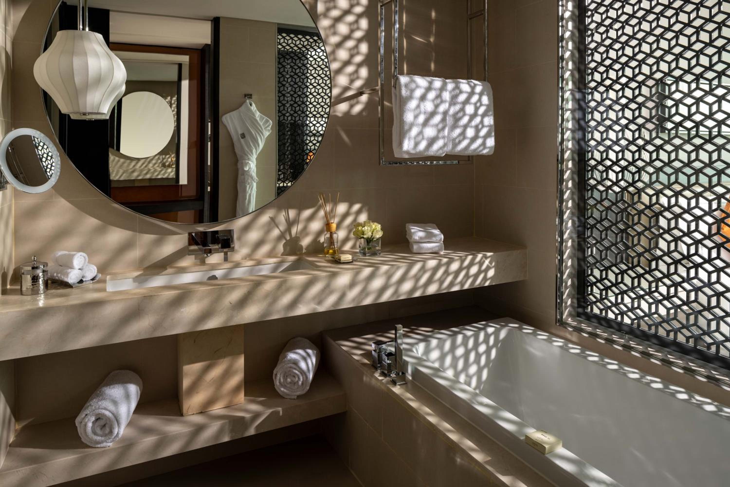 Deluxe King Room - Non-Smoking