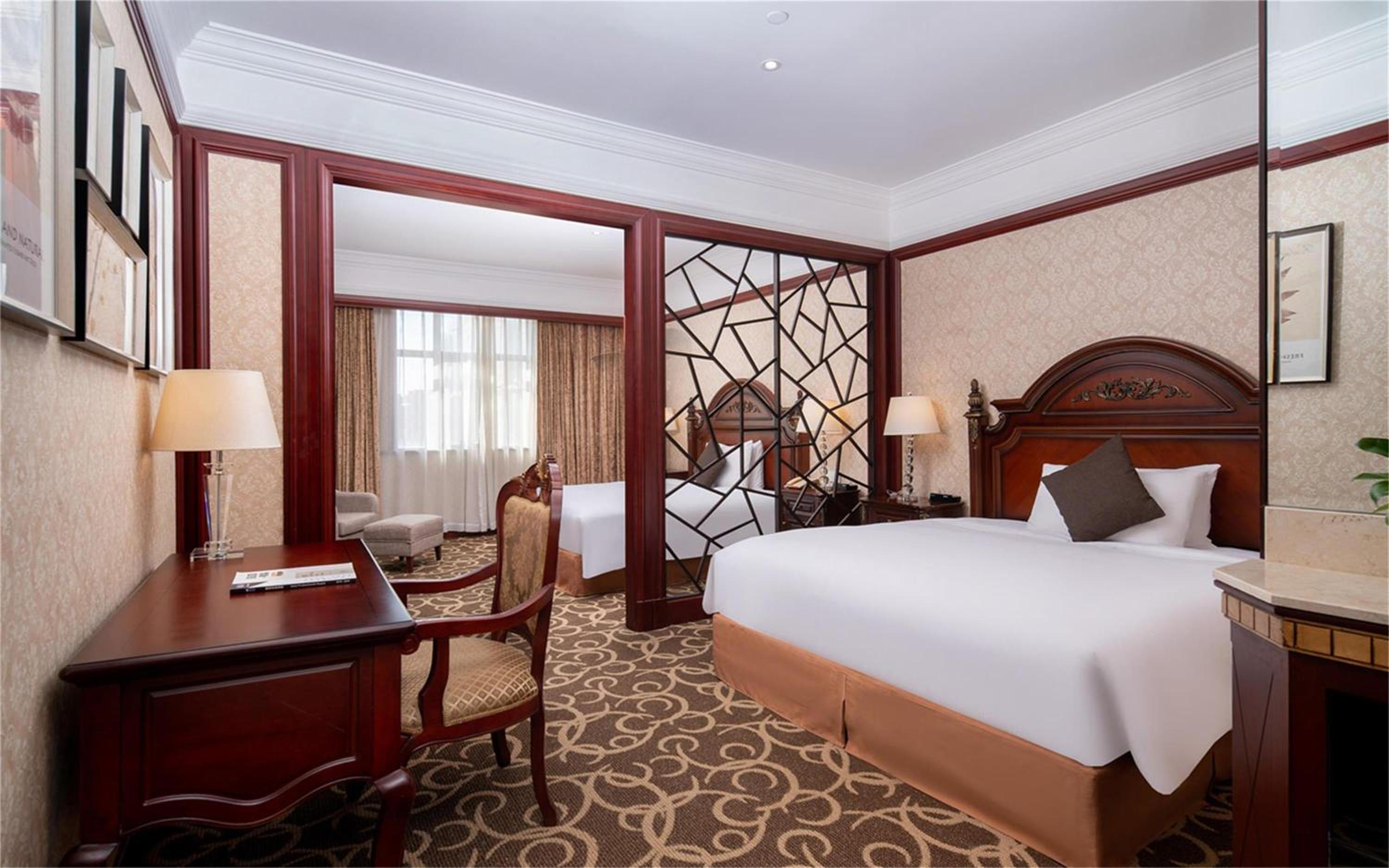 Deluxe Double King Room