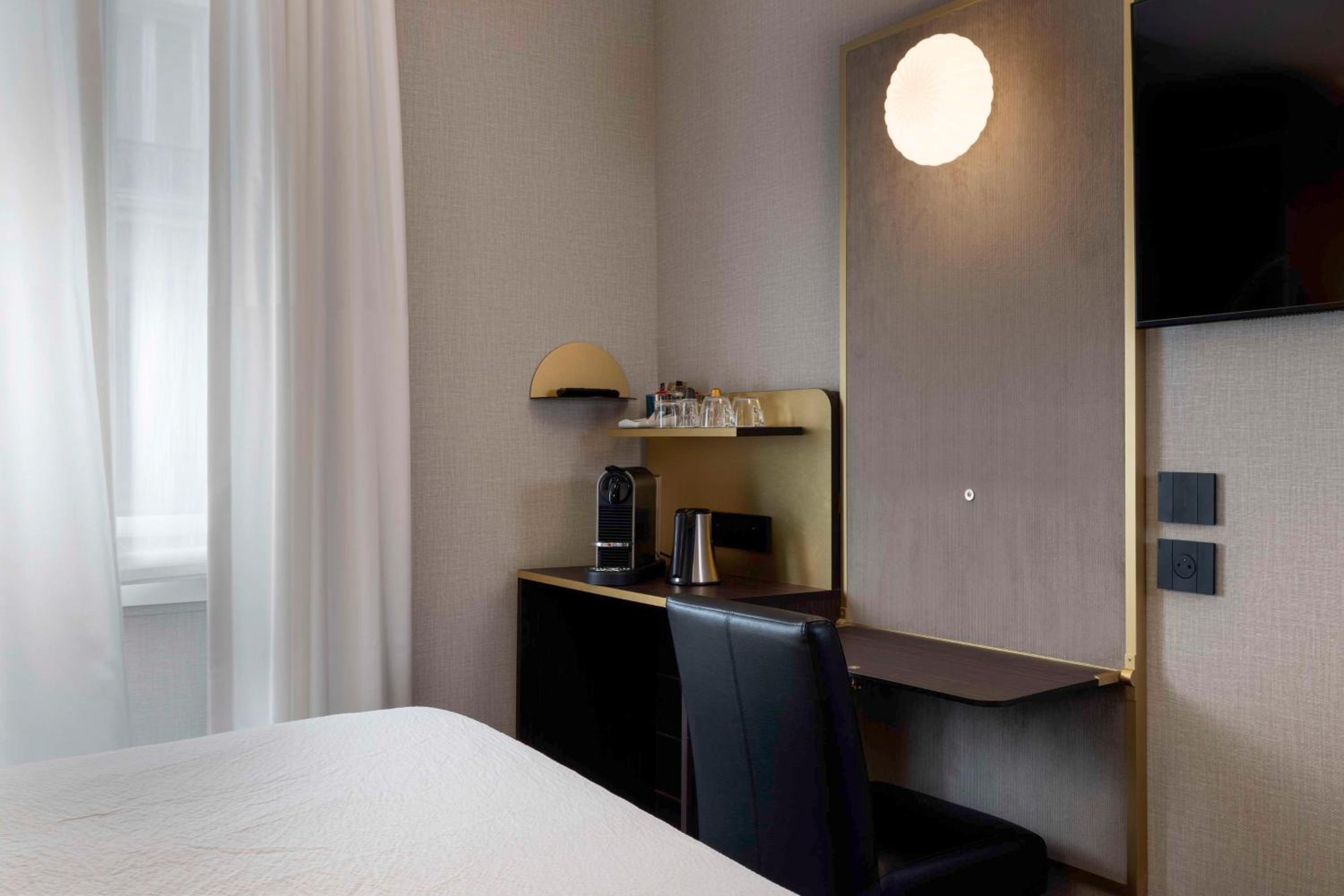 Superior Queen Room - Non-Smoking