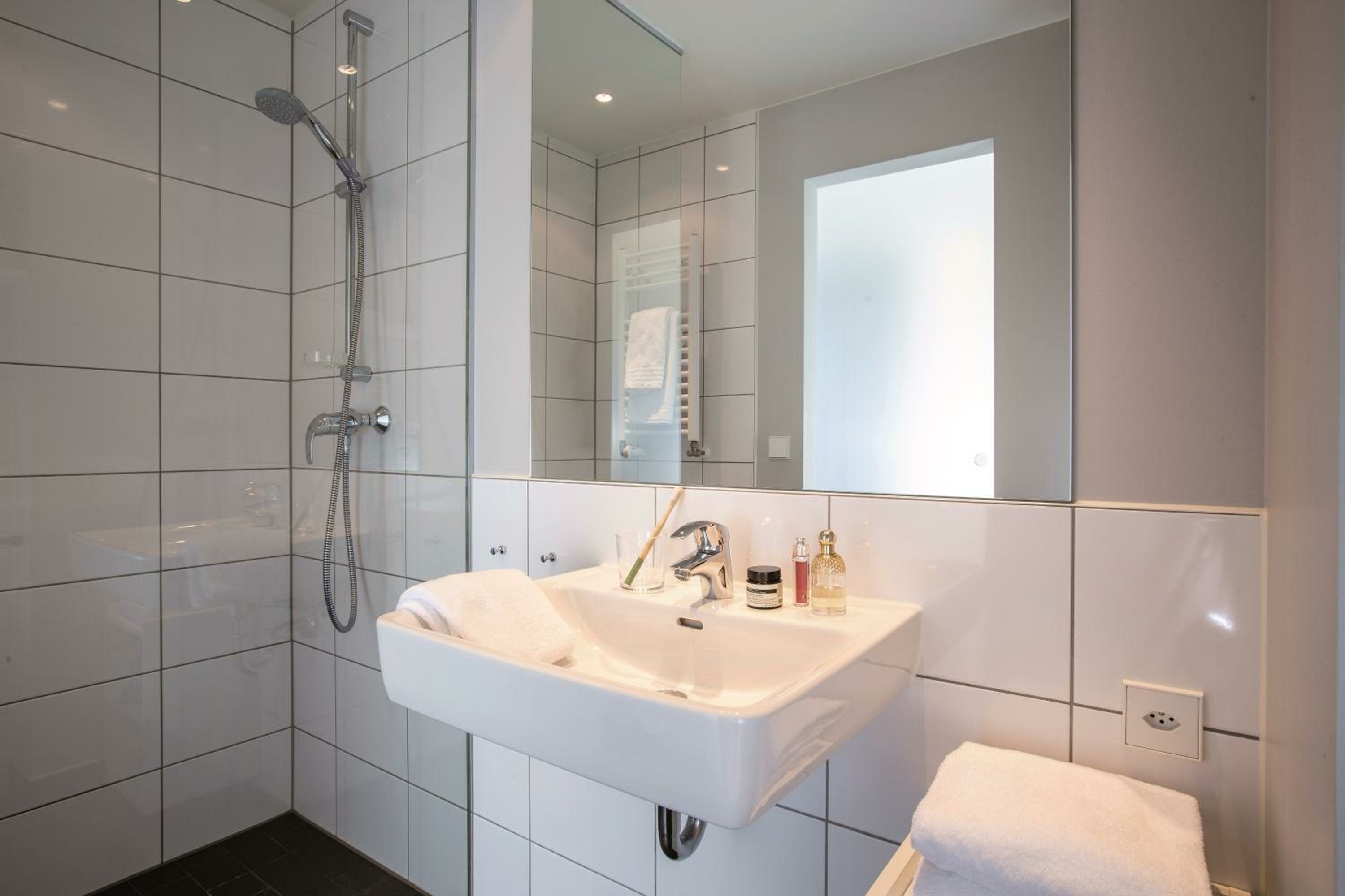 Business Double Room (55 in bed width)