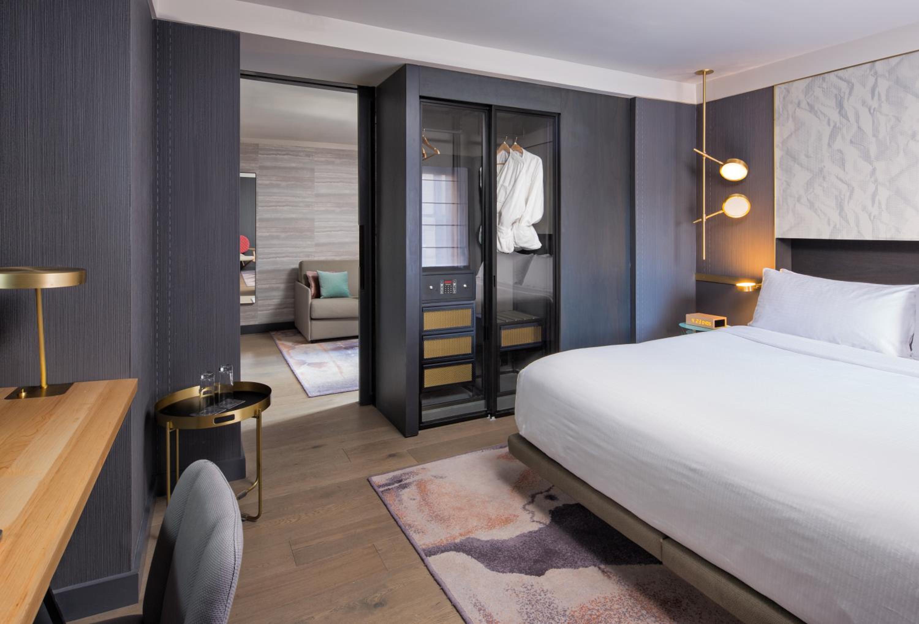 One-Bedroom Deluxe King Suite