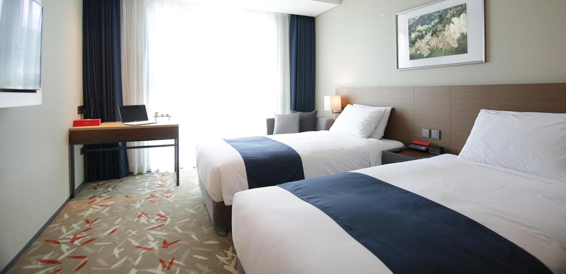 Standard Twin Room with City View