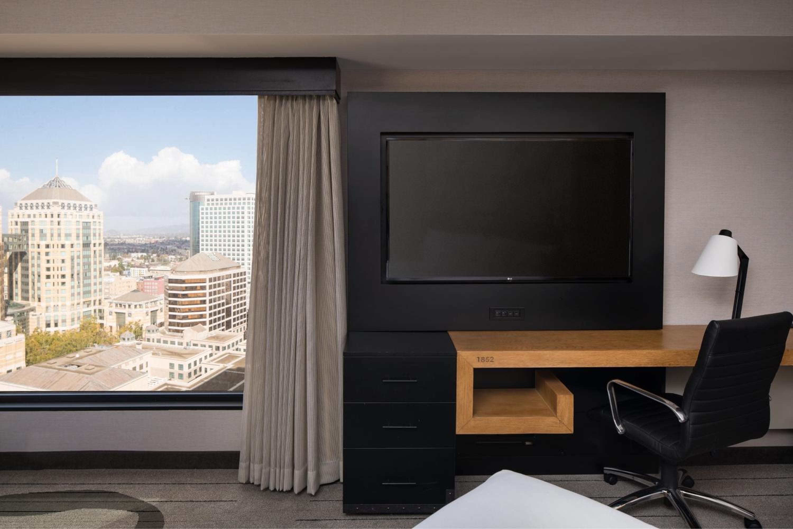 Corner King Room with Bay View