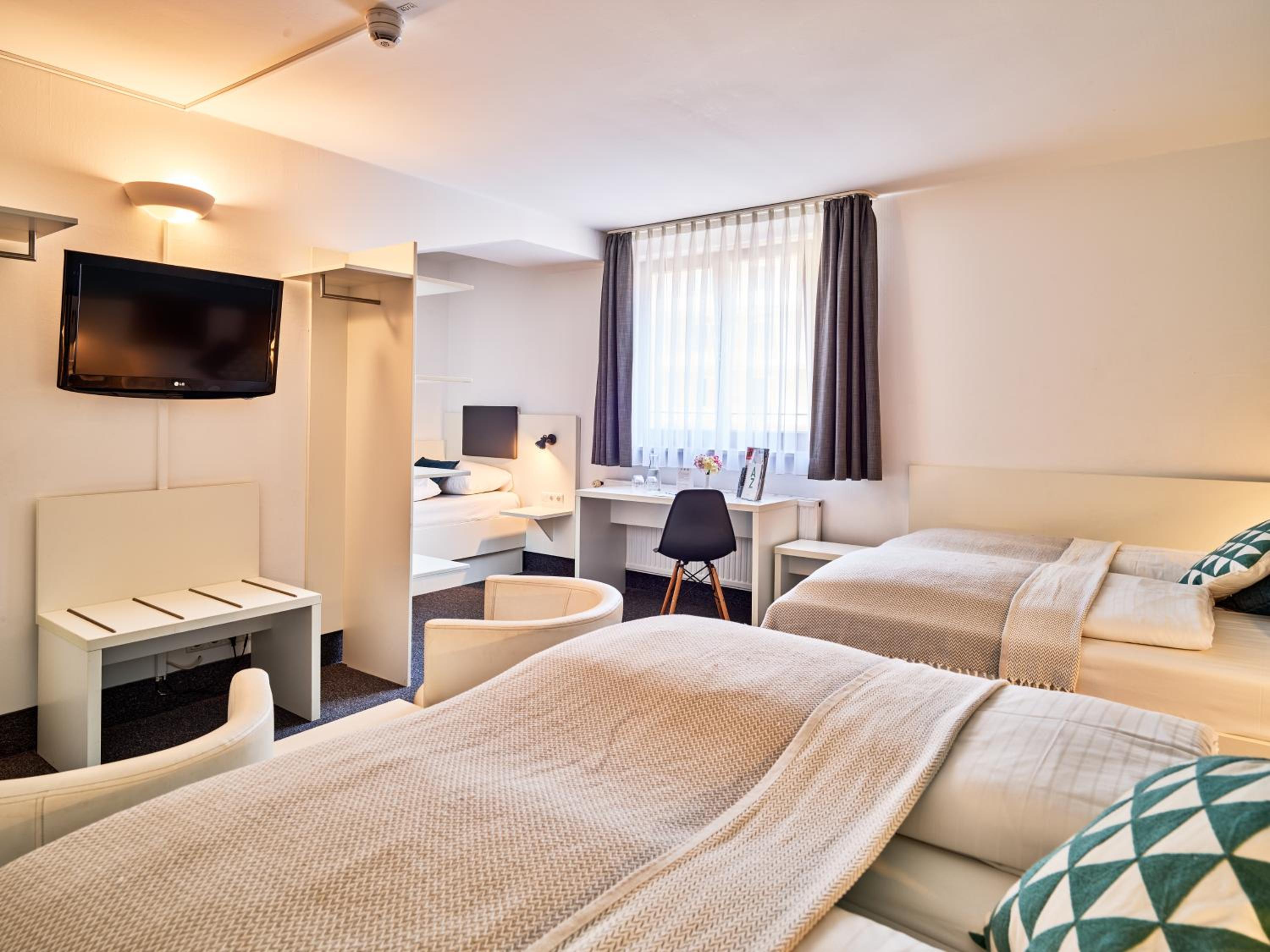 Five-bed Room Facing The Courtyard 