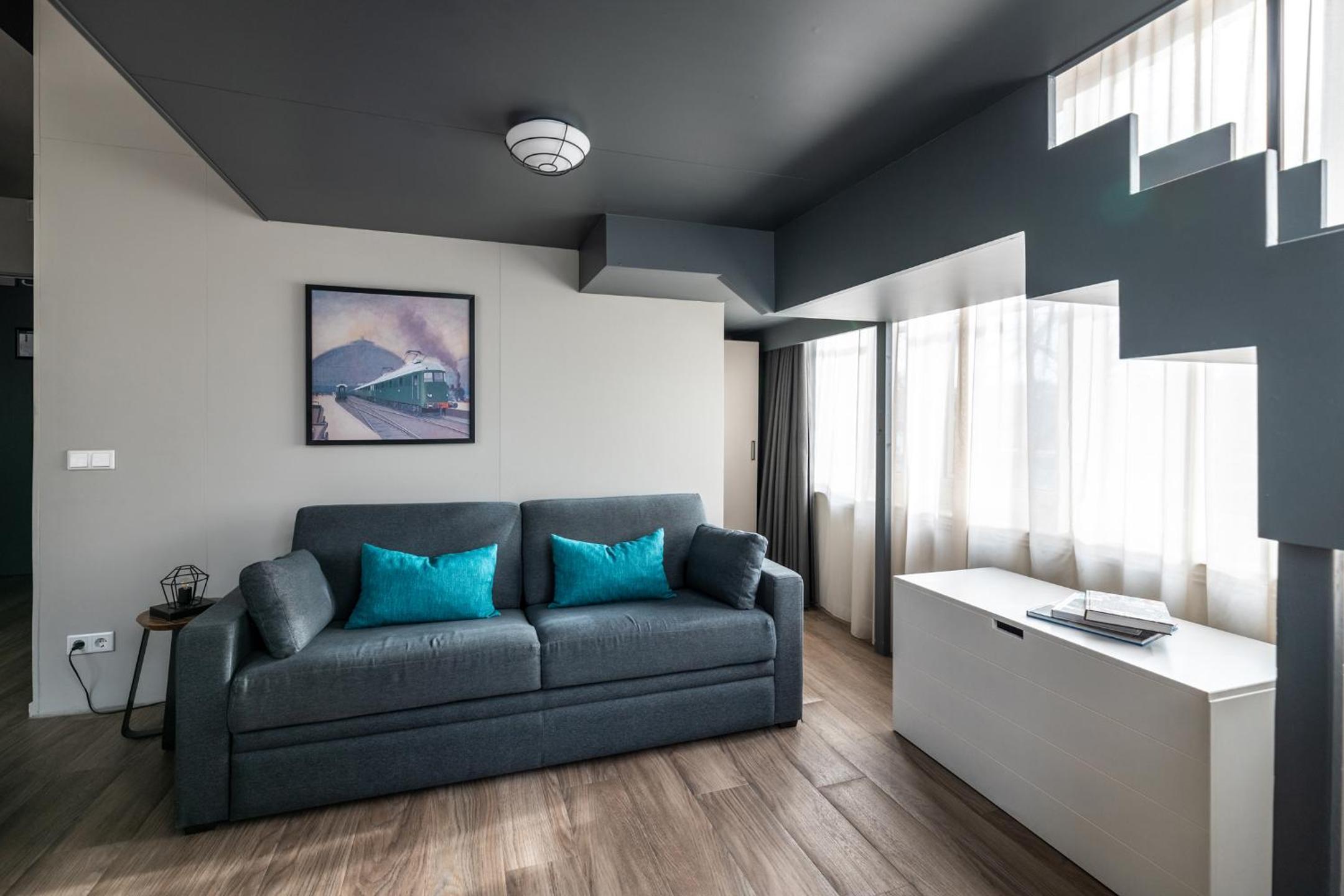 Large Studio with Kitchen and Sofa Bed - Duplex