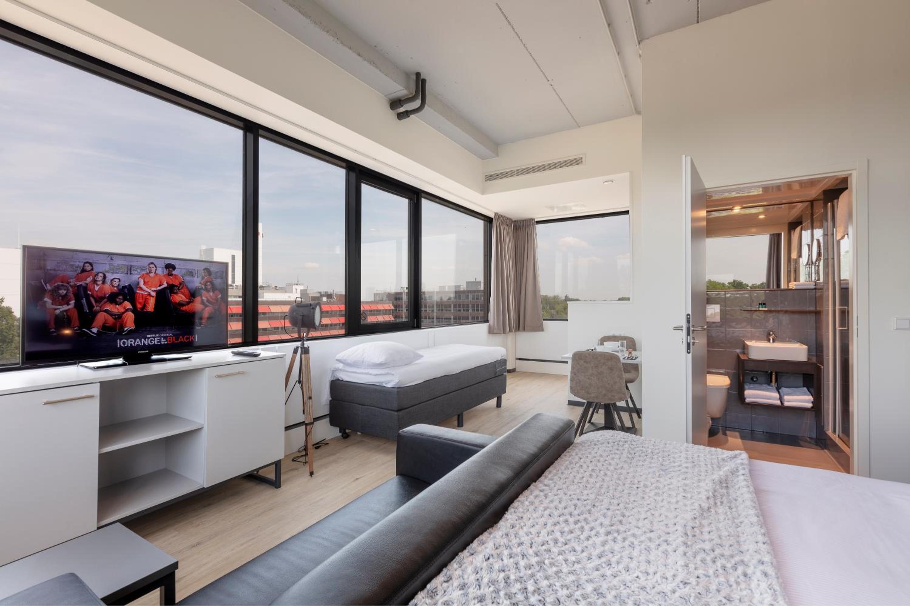 Panoramic Suite With Kitchen