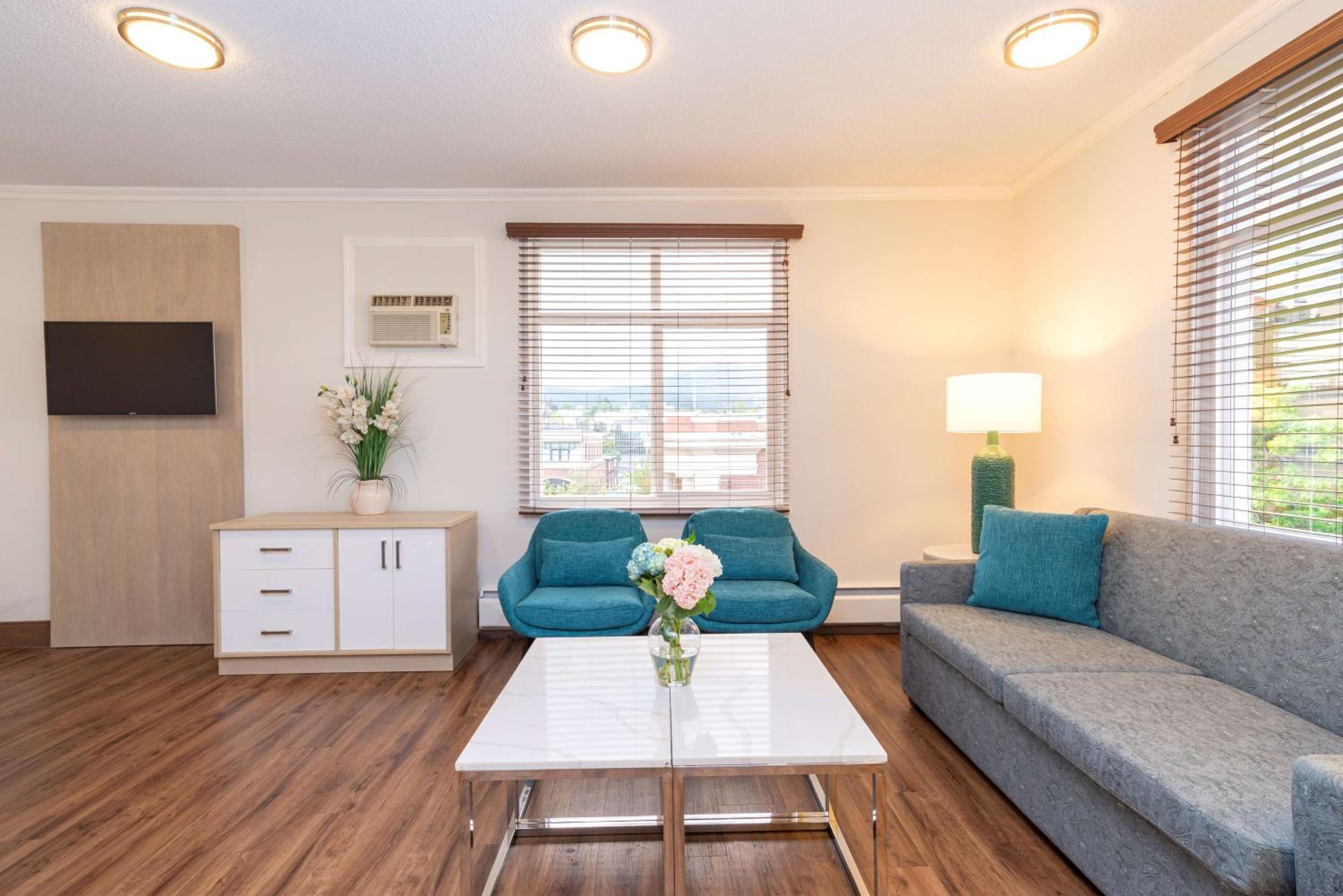 Executive Two-Room King Suite with Sofa Bed - Non-Smoking