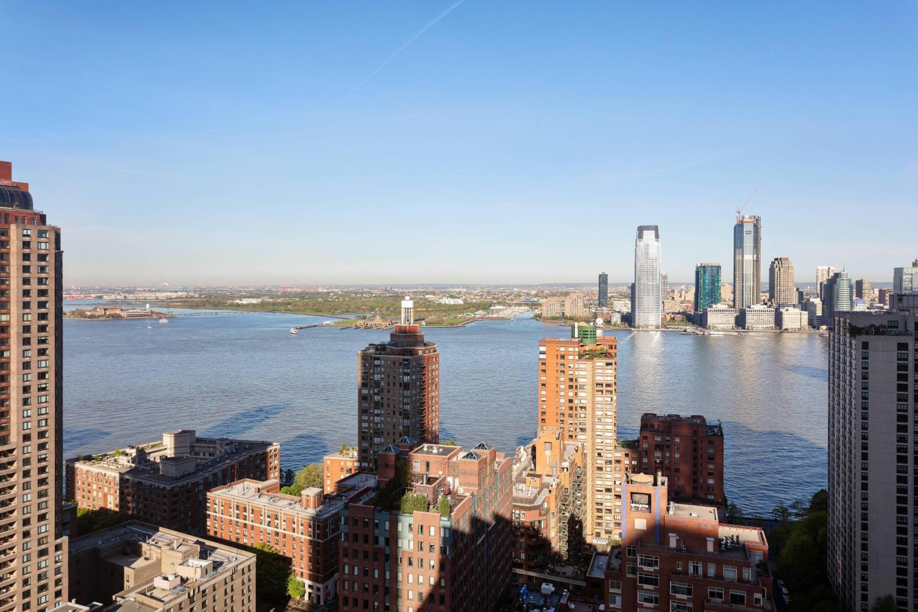 Junior Corner King Suite with Sofa Bed