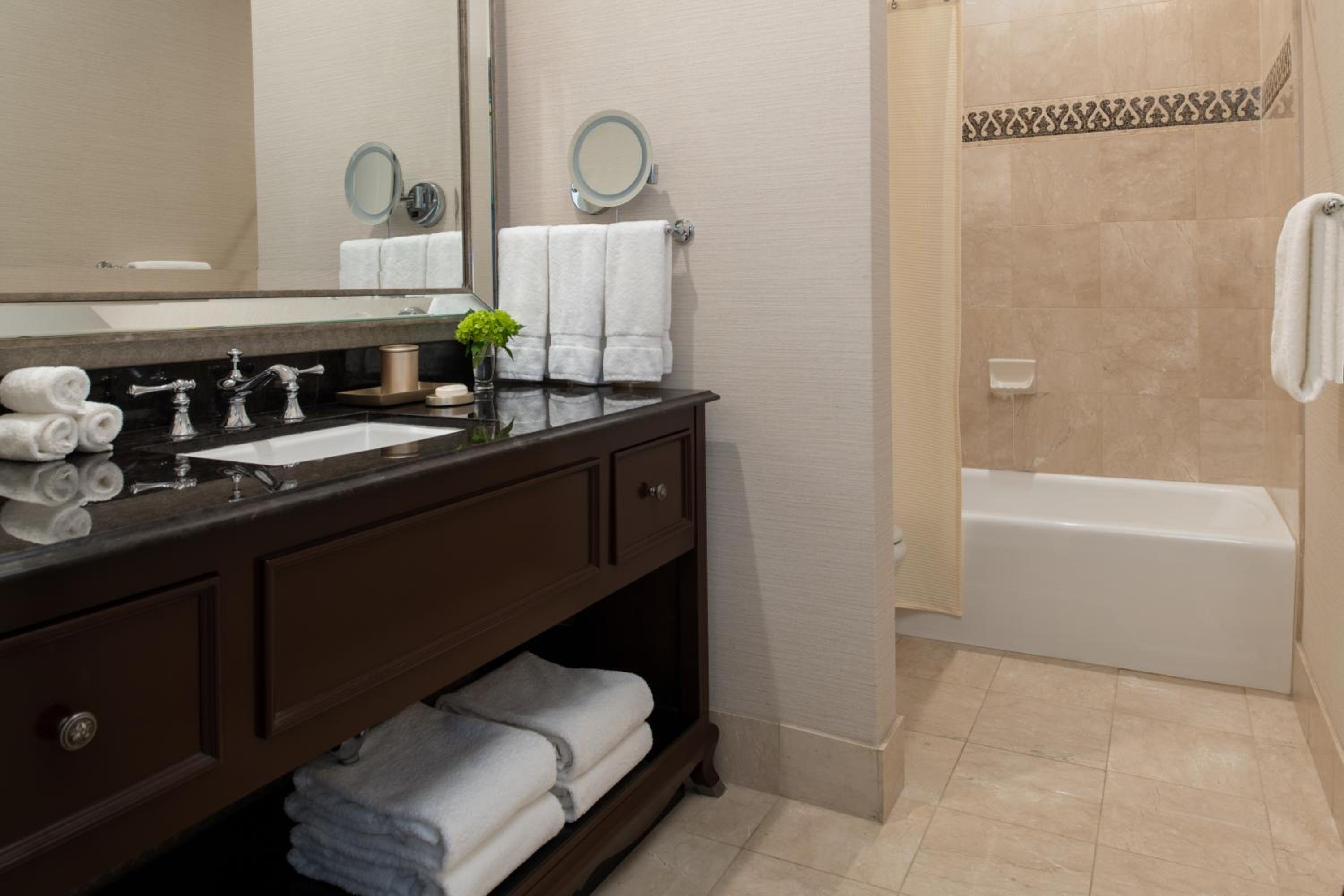 Deluxe Queen Room with Two Queen Beds