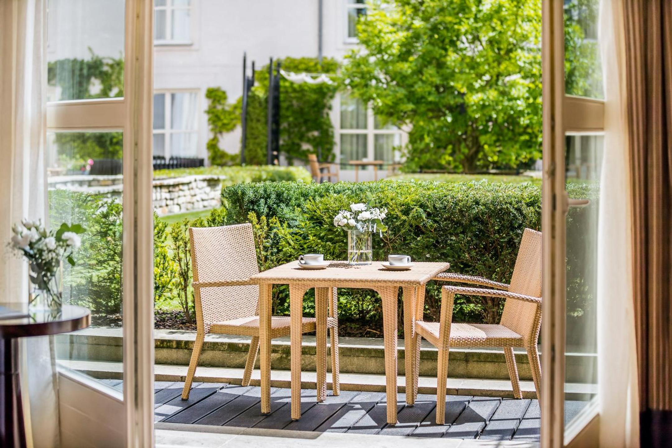 Deluxe King Room with Terrace