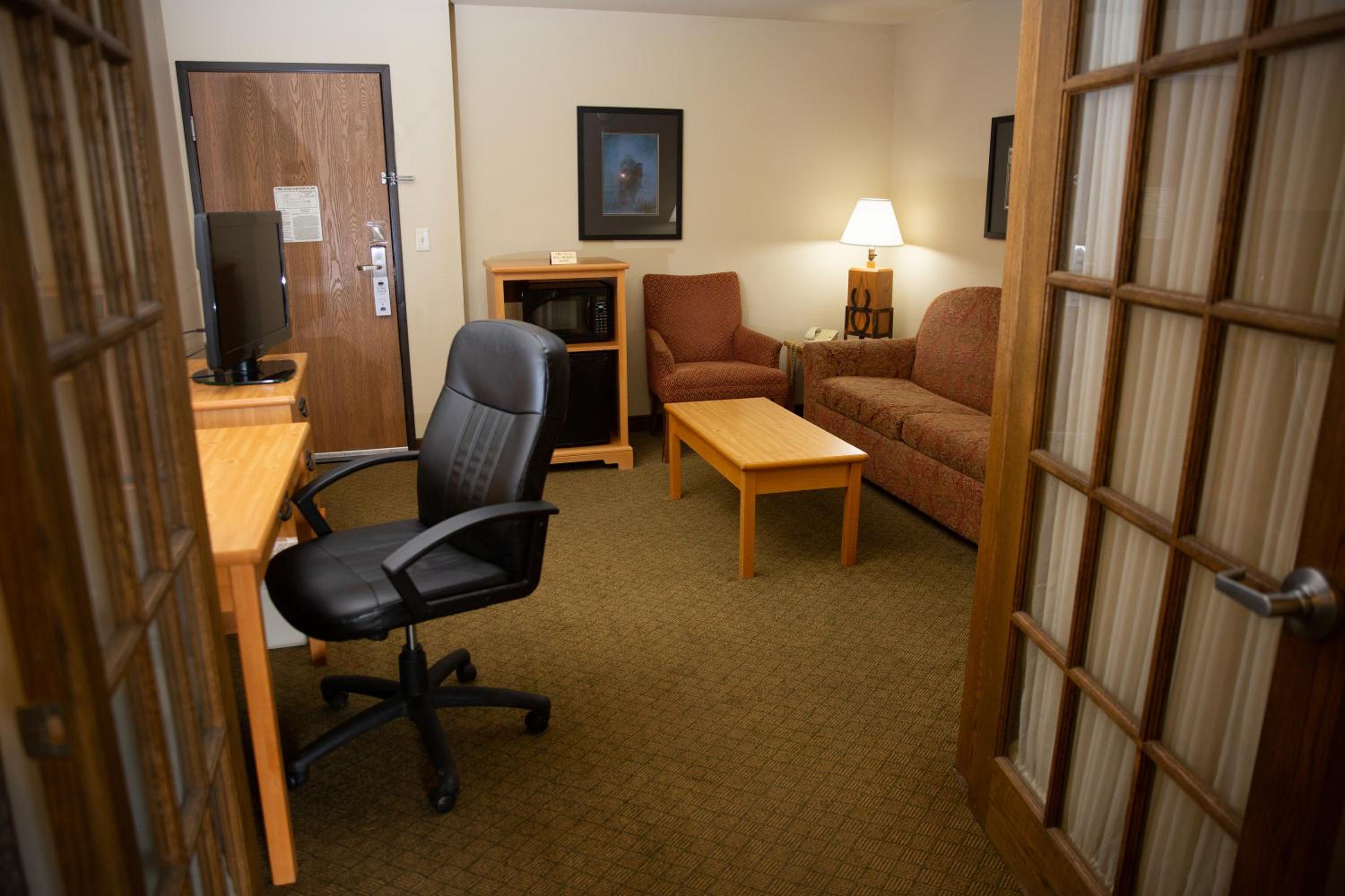 King Suite - Non-Smoking