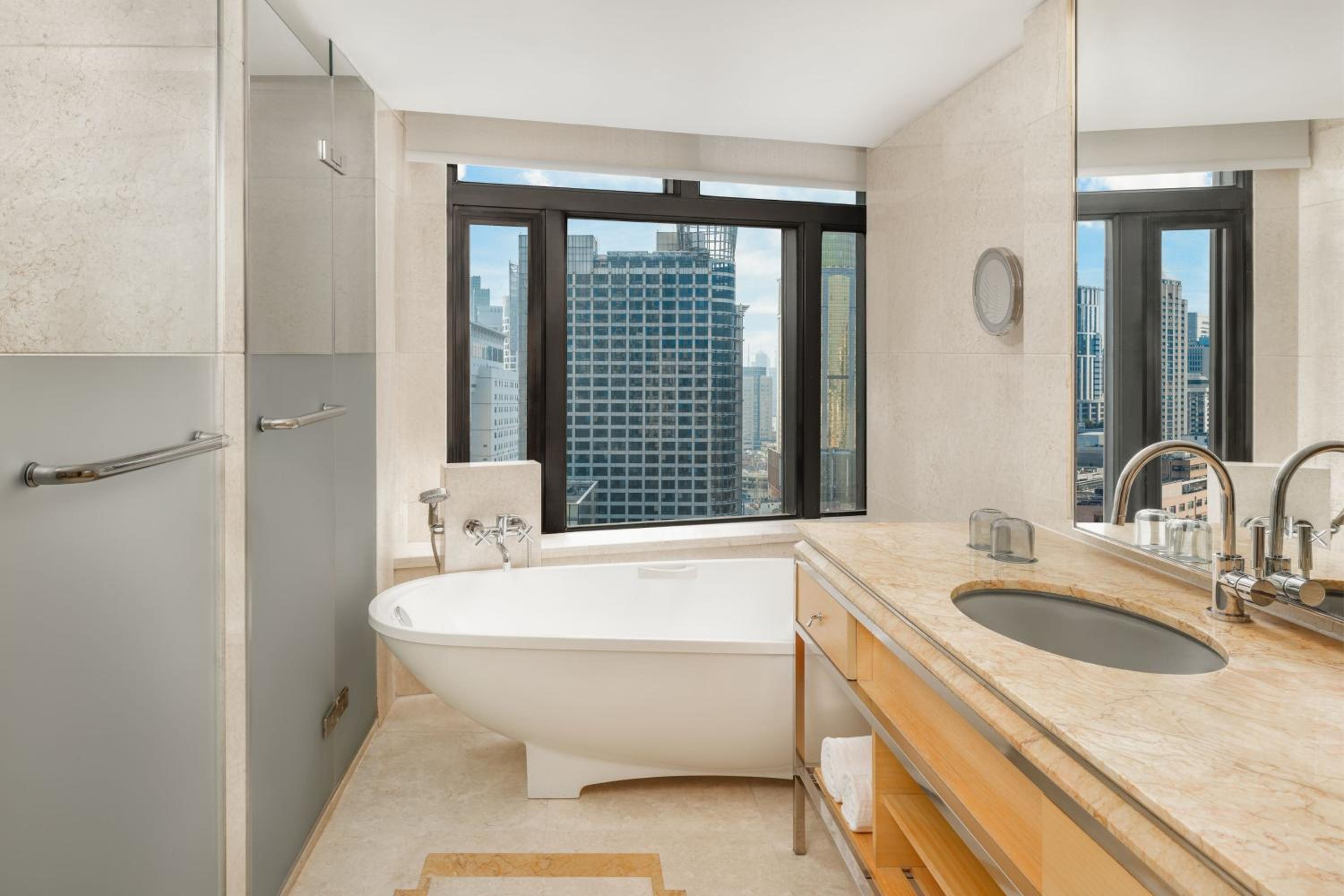 Grand Deluxe King Room