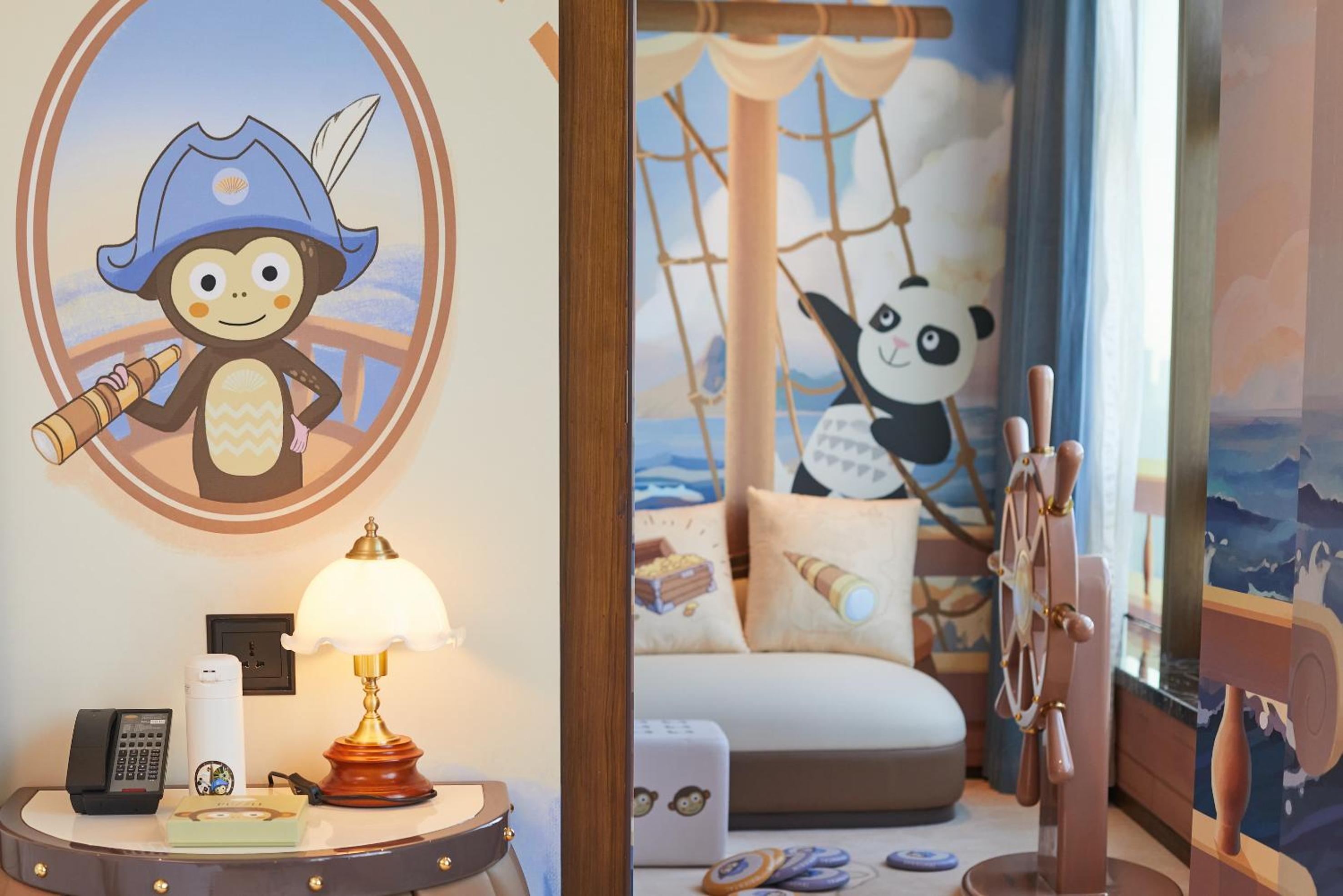 Mandarin River Themed Room King