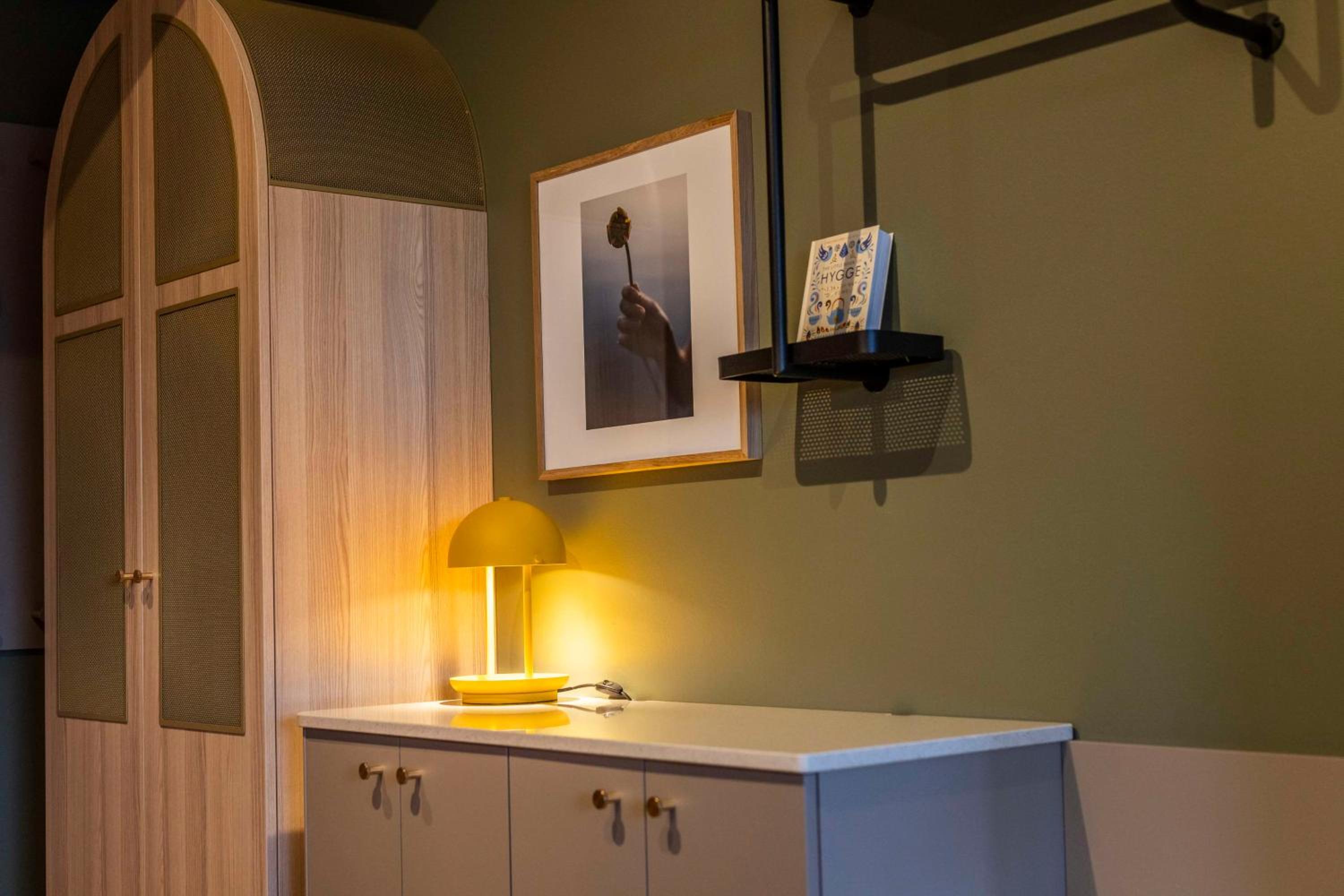 Family Room (2 Adults + 2 Children)