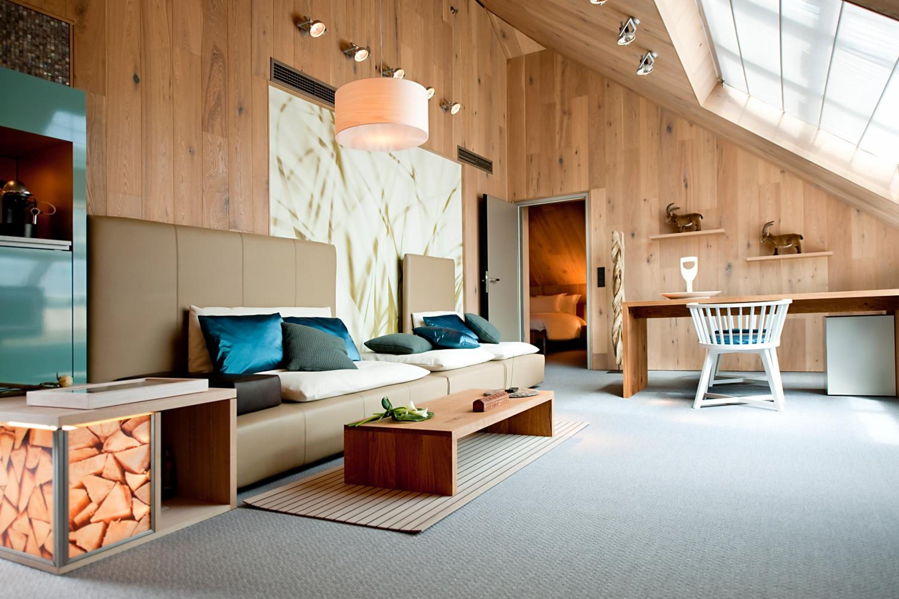 Opera Suite with King Bed - Corner Suite