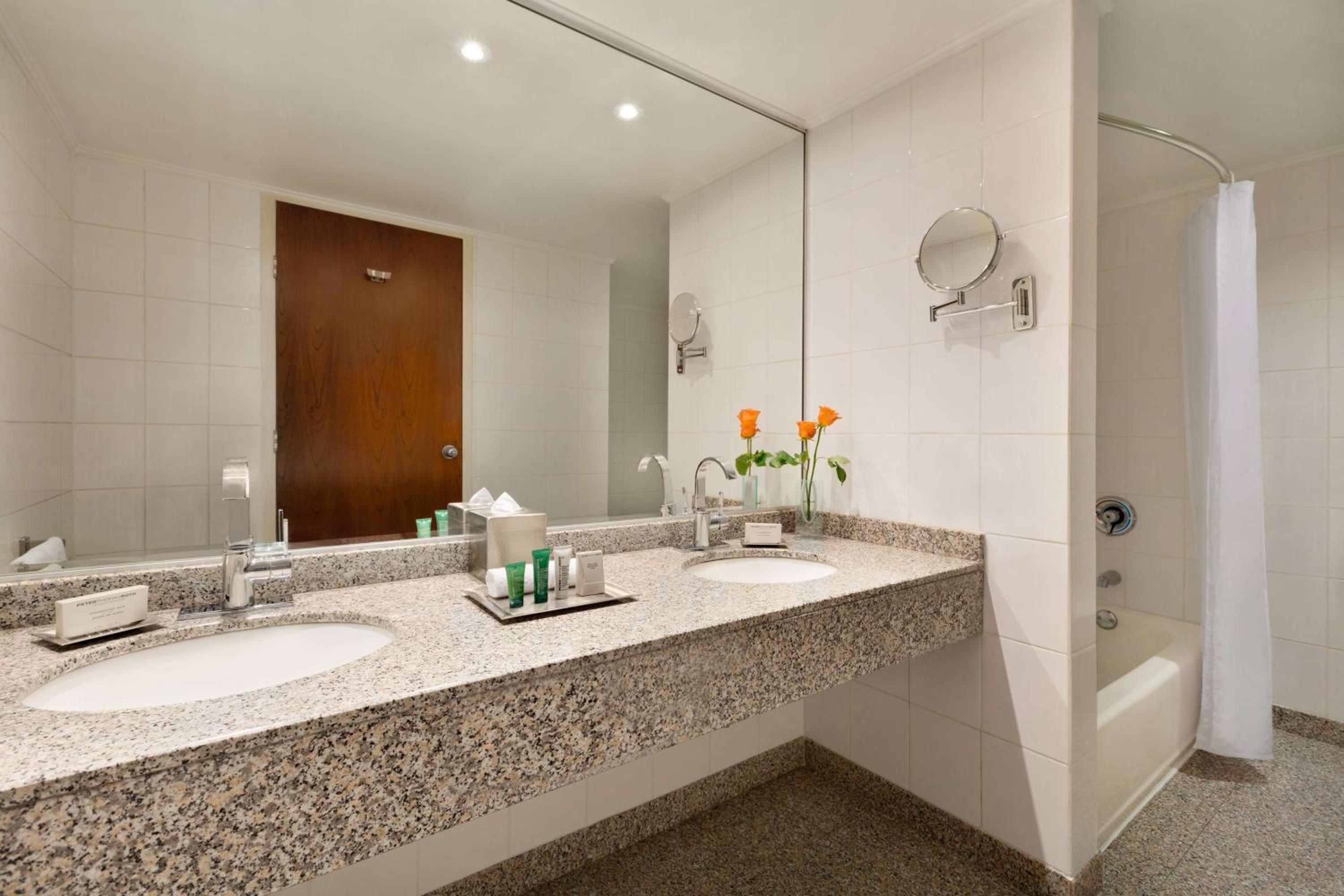 2 Double Beds Jr Suite