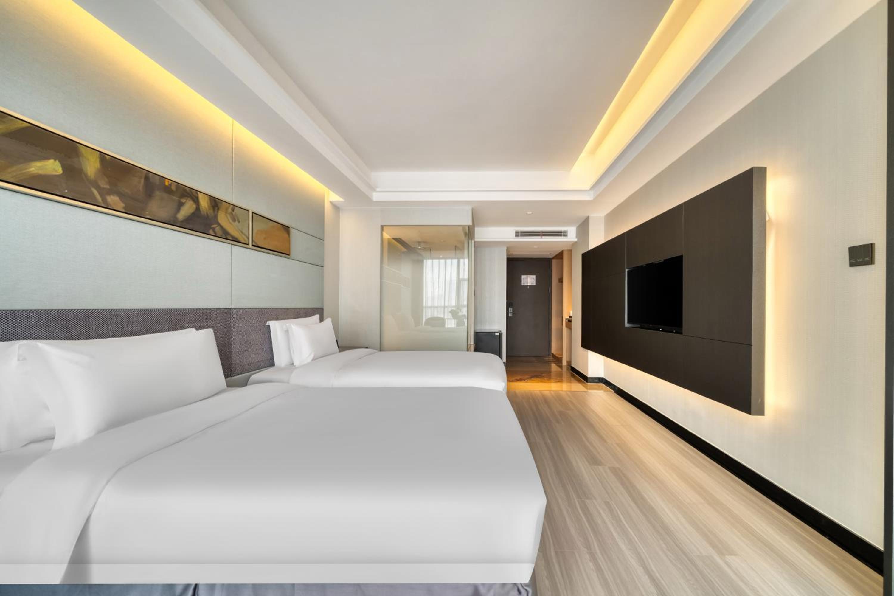 Deluxe King Bed Room with Street View(Building A)