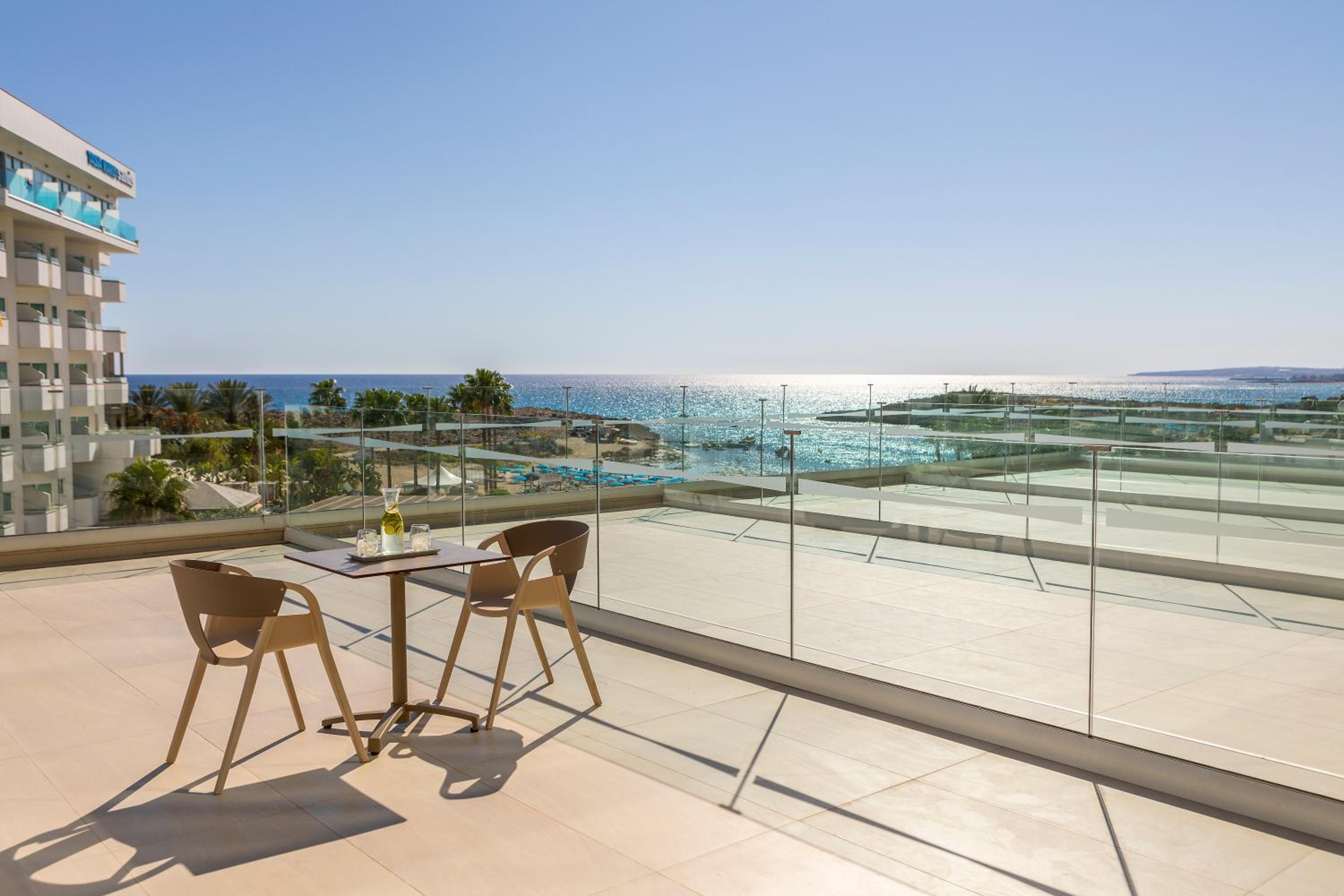 Family Room with Sea View