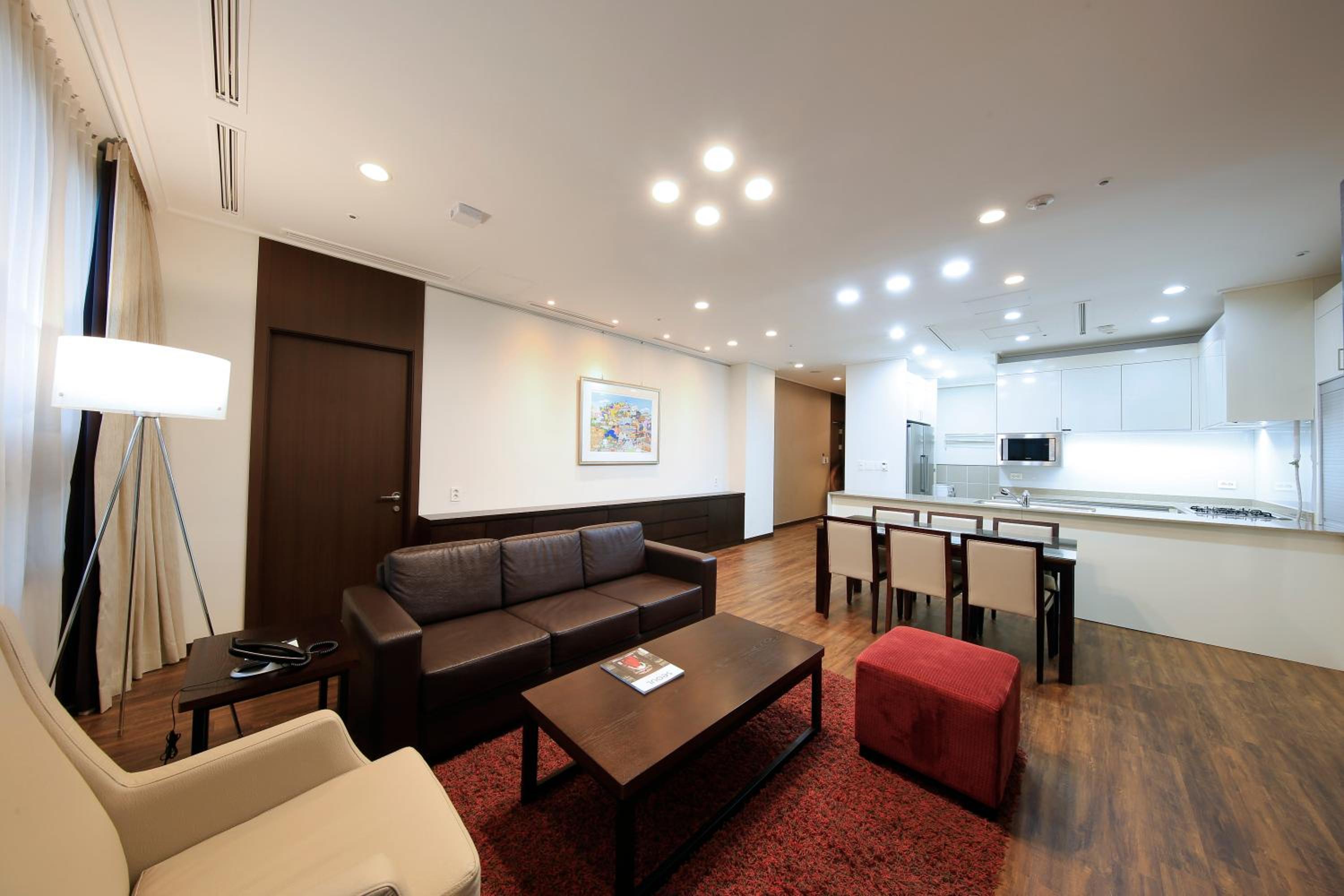 Four-Bedroom Apartment (6 Adults)