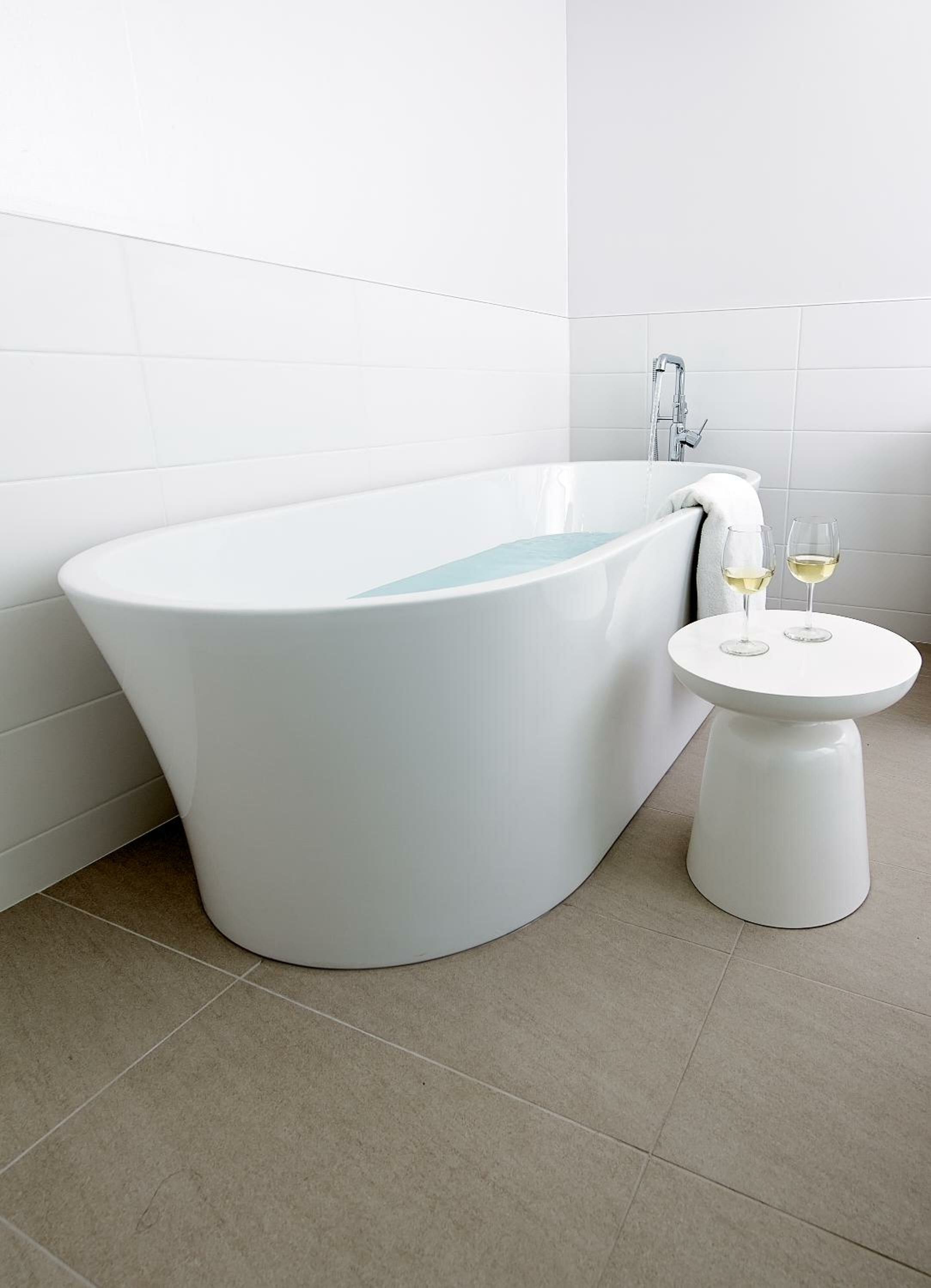 Coast Premium King Suite with Soaker Tub