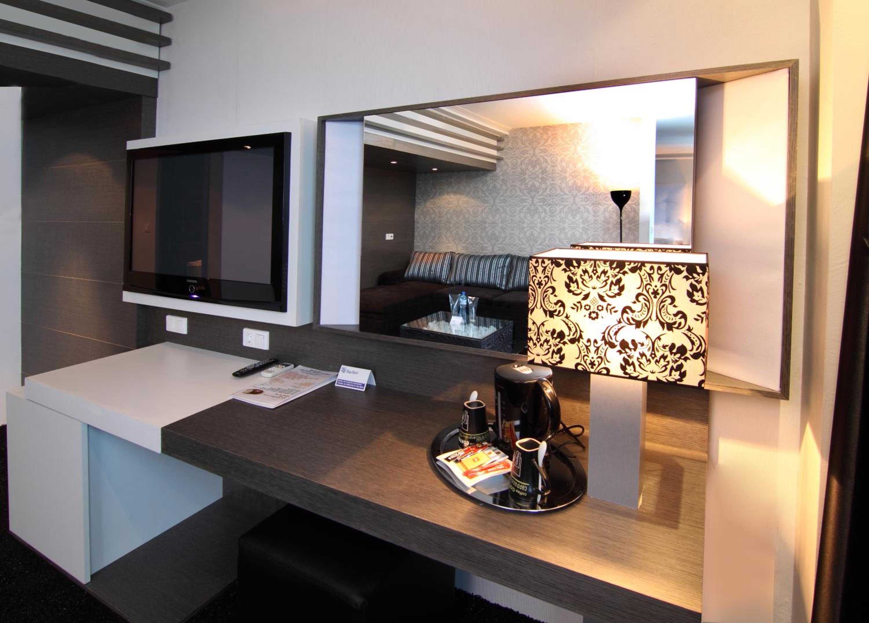 Executive Suite with River View and Free Parking