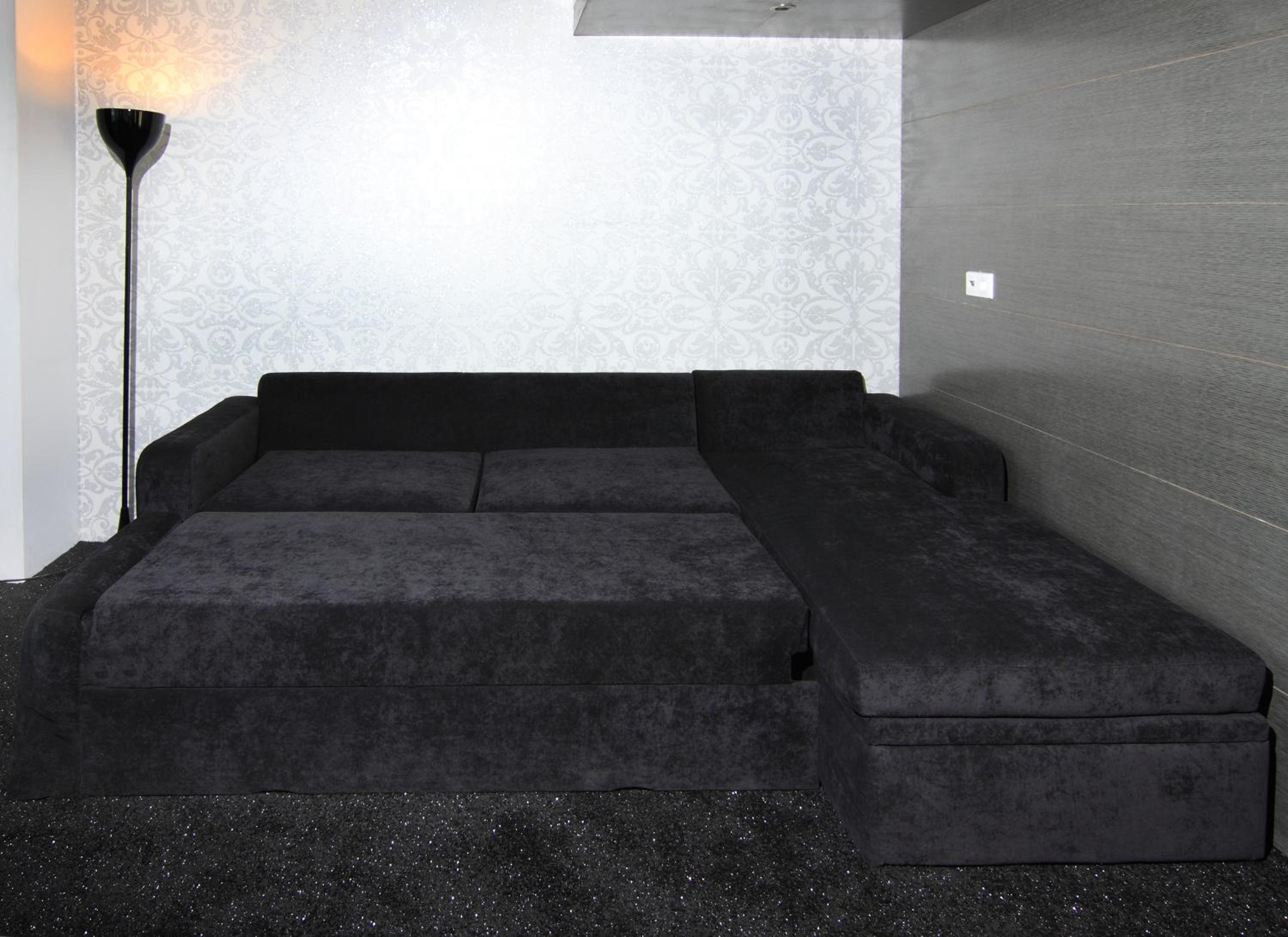 Executive Suite with River View and Free Parking
